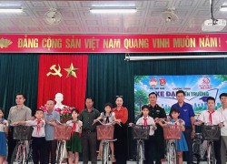 Trao tặng 10 xe đạp cho học sinh có hoàn cảnh khó khăn trên địa bàn xã Tam Anh