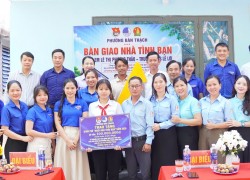 Đoàn phường Bàn Thạch bàn giao công trình “Ngôi nhà tình bạn” cho học sinh có hoàn cảnh khó khăn