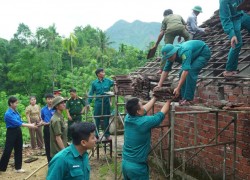 Đoàn xã Quế Phước ra quân hỗ trợ sửa chữa nhà ở cho gia đình chính sách