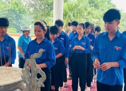 Tuổi trẻ xã Điện Bàn Tây ra quân chỉnh trang các địa chỉ đỏ, nhà bia ghi danh Anh hùng liệt sĩ