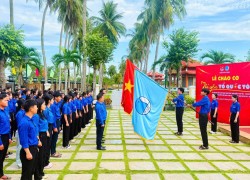 Tuổi trẻ Đà Nẵng chào cờ “Tôi yêu Tổ...