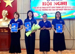 Đoàn xã Trà Leng công bố và trao quyết định thành lập chi đoàn, liên đội các trường học sau sáp nhập