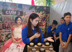 Bí thư Chi đoàn Xuân Thiều 1 Trần Lê Hoài Thương khởi nghiệp sáng tạo từ bã cà phê