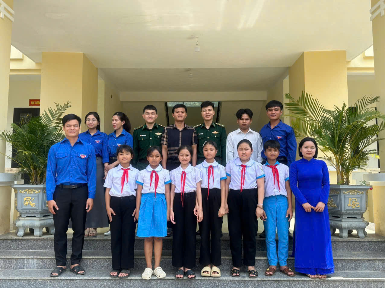 Tuổi trẻ và thiếu nhi Đắc Pring chúc mừng ngày truyền thống Bộ đội Biên phòng