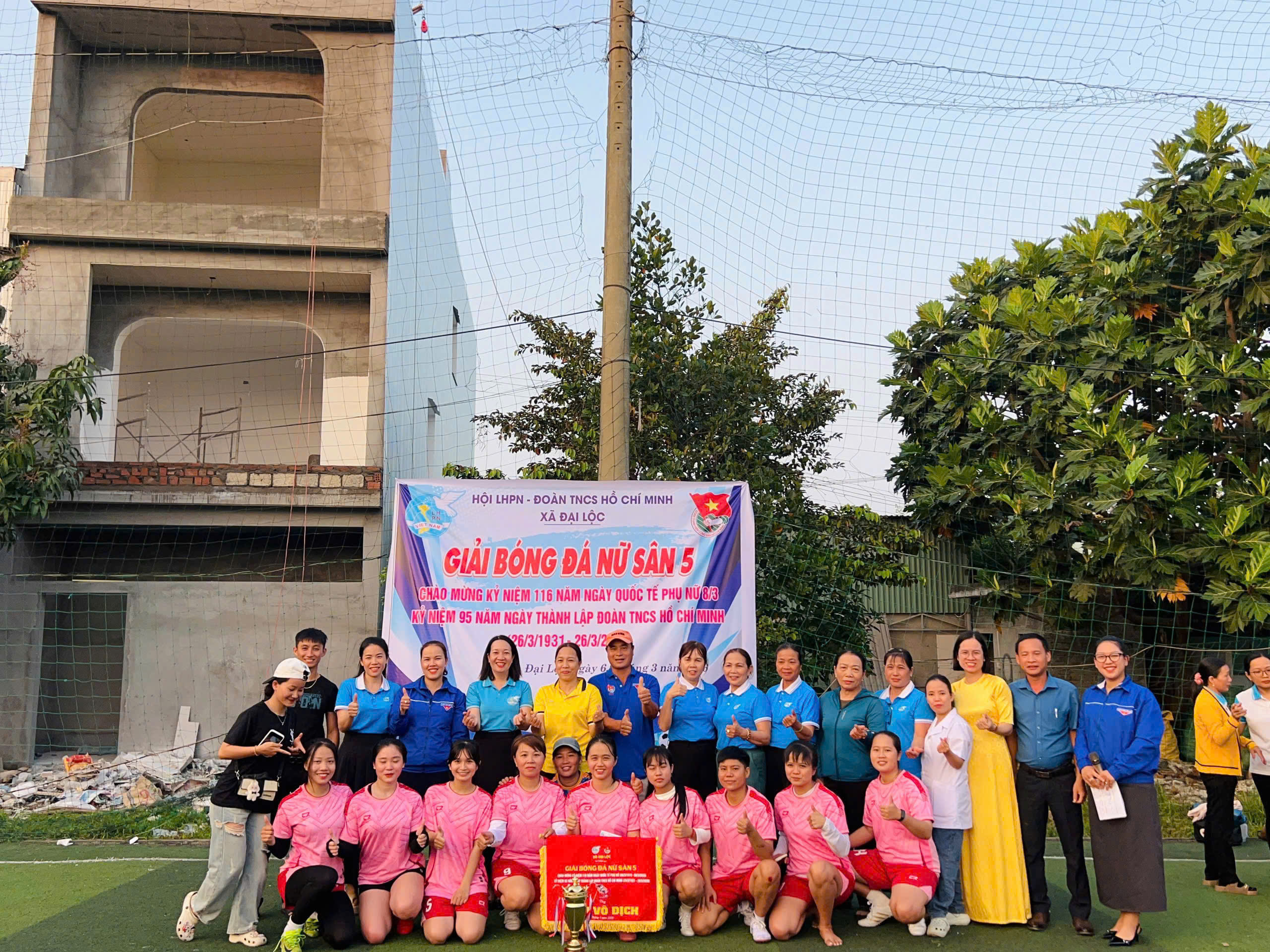 Sôi nổi giải bóng đá nữ chào mừng ngày 8/3 và 95 năm Ngày thành lập Đoàn TNCS Hồ Chí Minh tại xã Đại Lộc