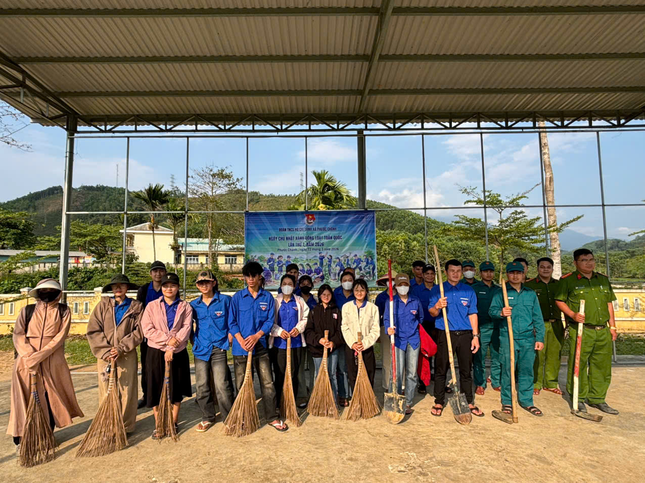 Đoàn Thanh niên xã Phước Chánh ra quân “Ngày Chủ nhật xanh”