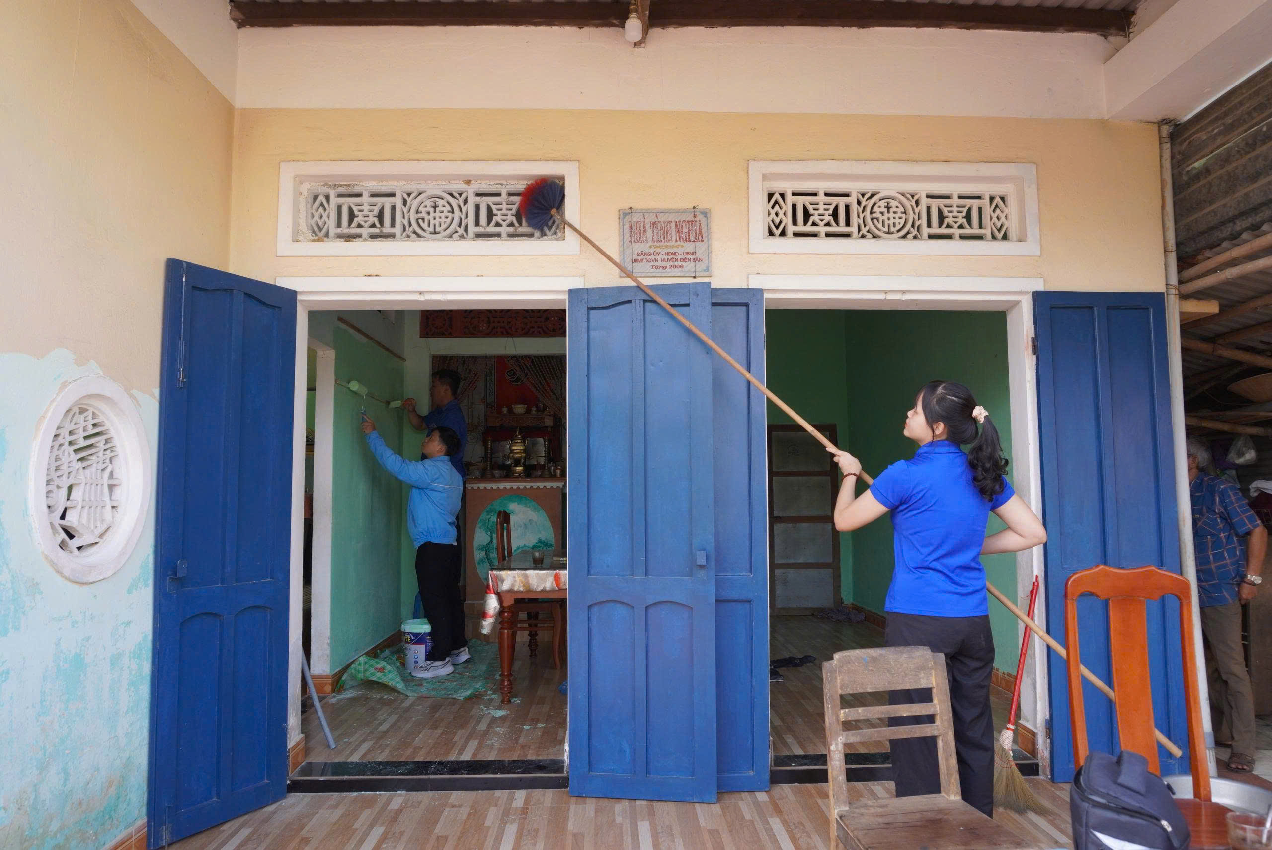 Tuổi trẻ phường An Thắng thực hiện công trình sửa chữa nhà cho gia đình người có công