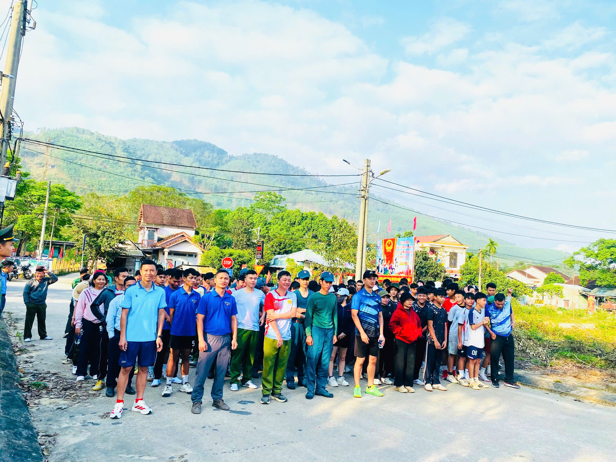 Tuổi trẻ xã Sông Vàng tham gia ngày chạy Olympic vì sức khỏe toàn dân năm 2026