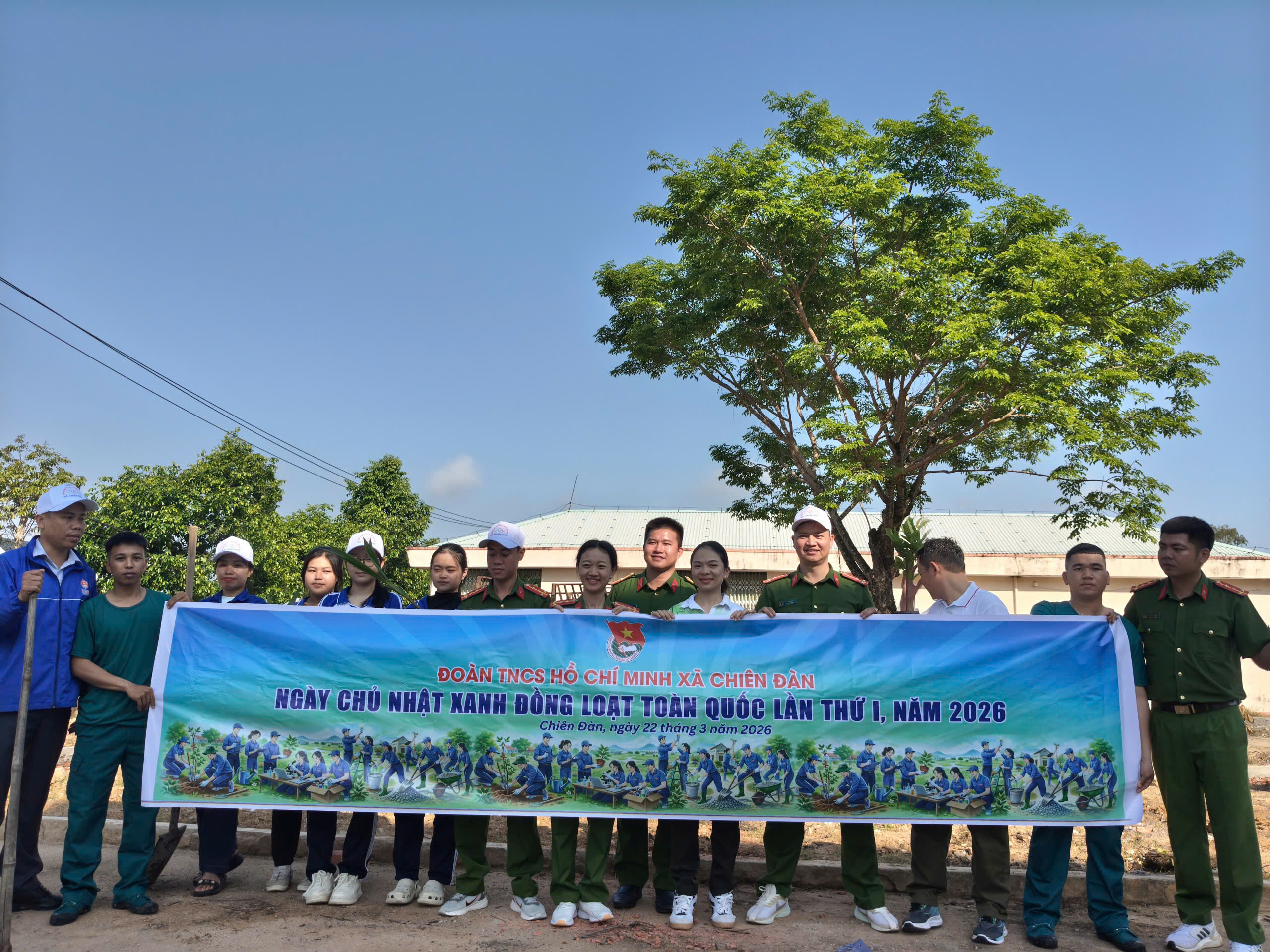 Tuổi trẻ Chiên Đàn ra quân hưởng ứng ngày Chủ nhật xanh lần thứ I năm 2026