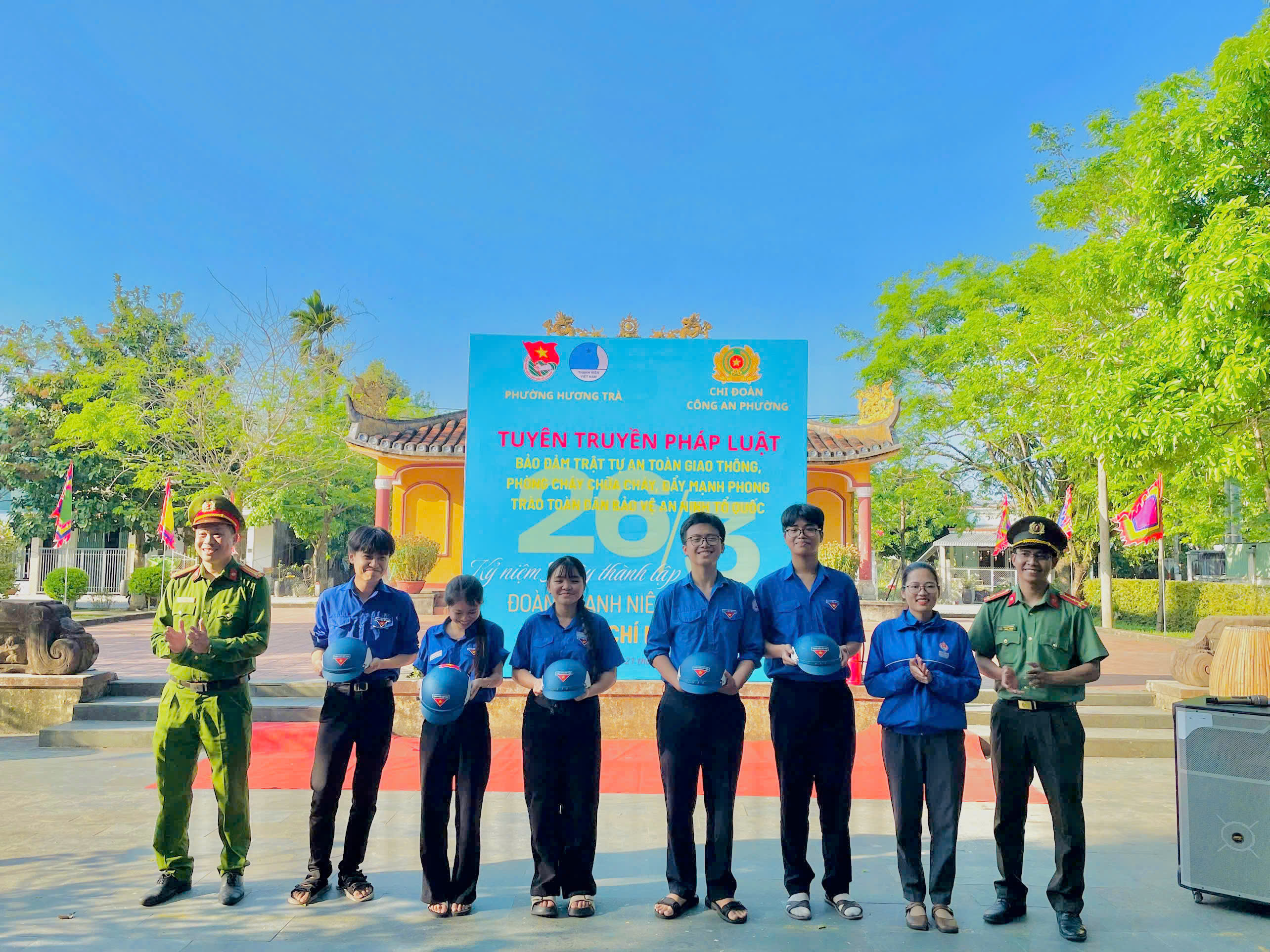 Tuổi trẻ phường Hương Trà tổ chức tuyên truyền pháp luật chào mừng 95 năm Ngày thành lập Đoàn