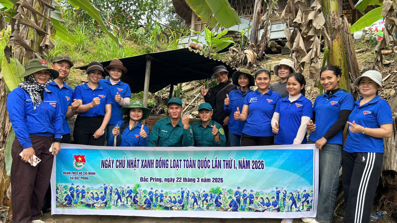 Tuổi trẻ xã Đắc Pring ra quân Chủ nhật xanh, xây dựng lò đốt rác thải tại trường mầm non