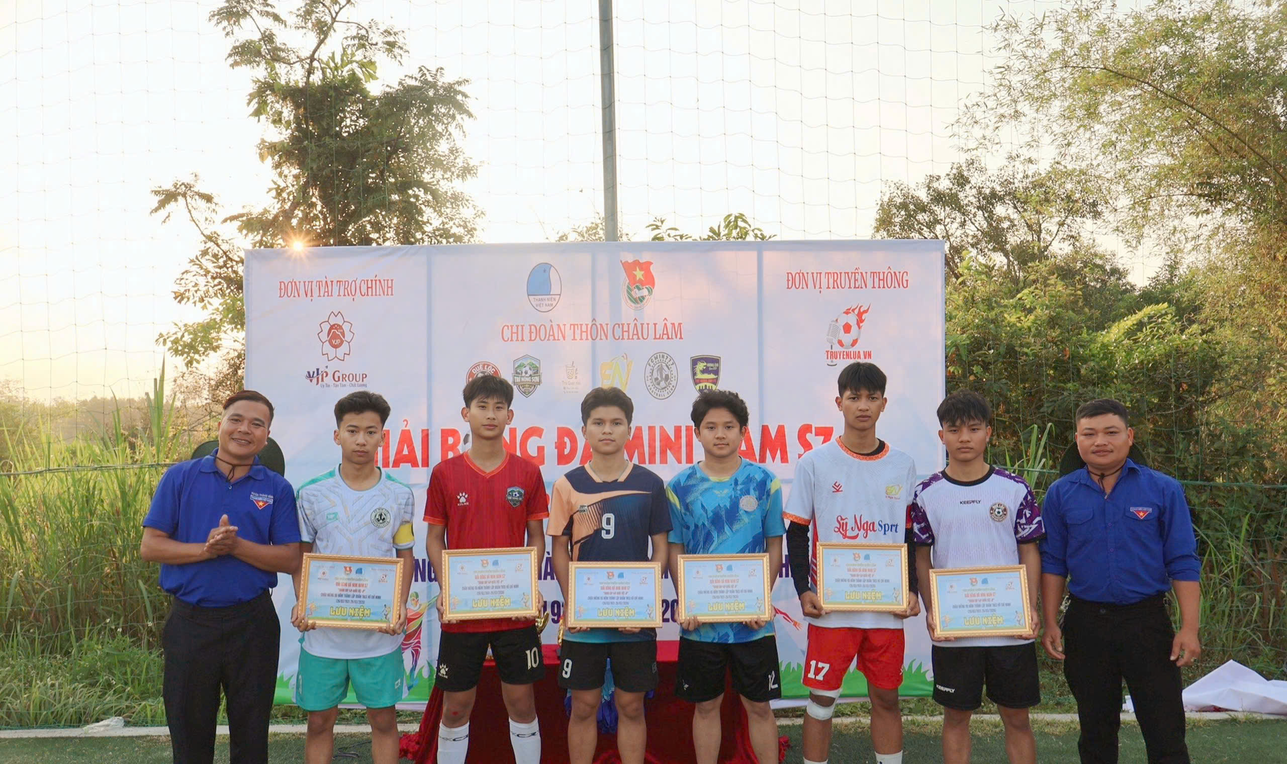 Xã Đồng Dương: Chi đoàn thôn Châu Lâm tổ chức giải bóng đá mini nam S7 chào mừng 95 năm Ngày thành lập Đoàn