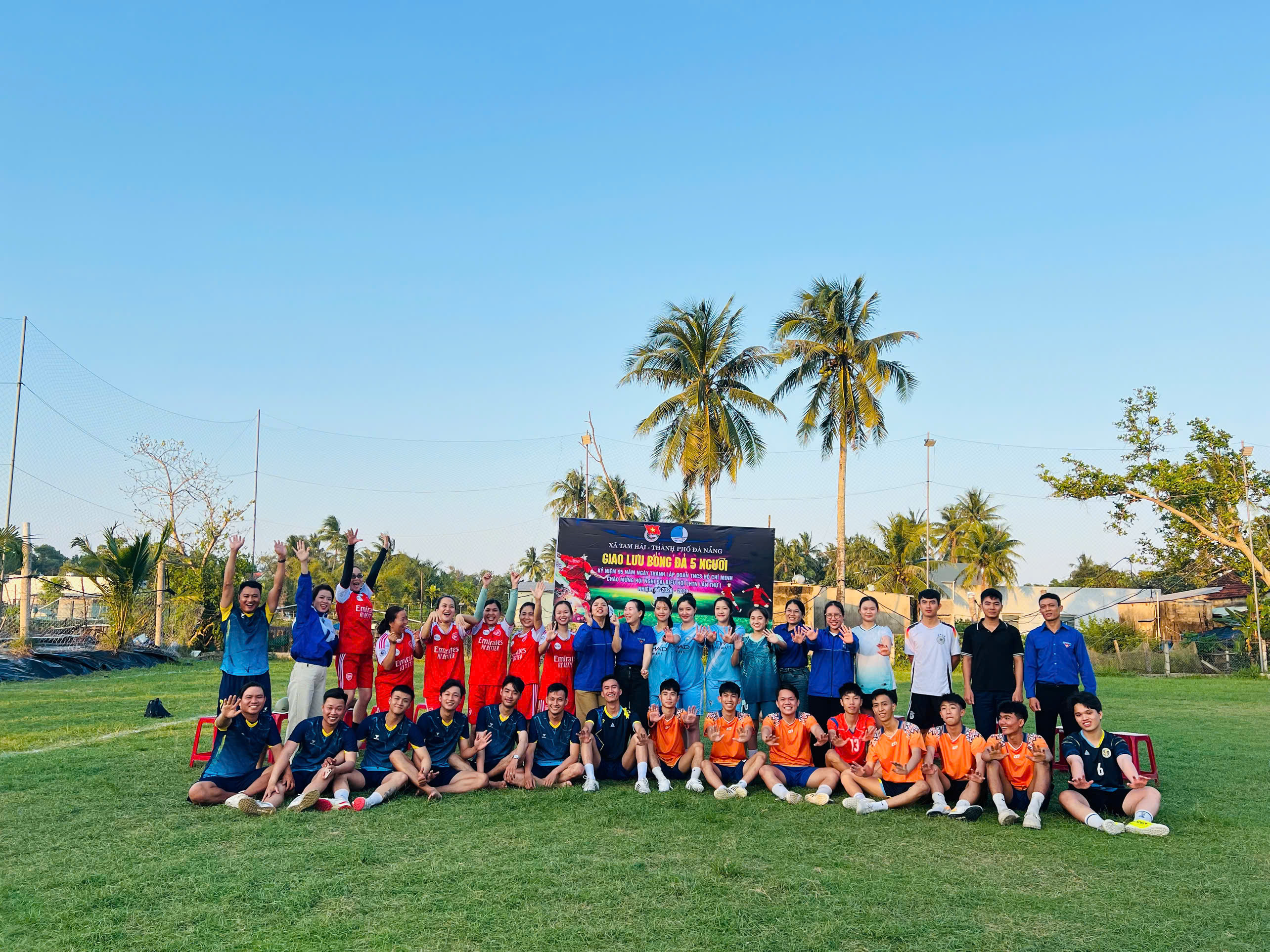Ngày Đoàn viên xã Tam Hải sôi nổi với chương trình giao lưu bóng đá 5 người