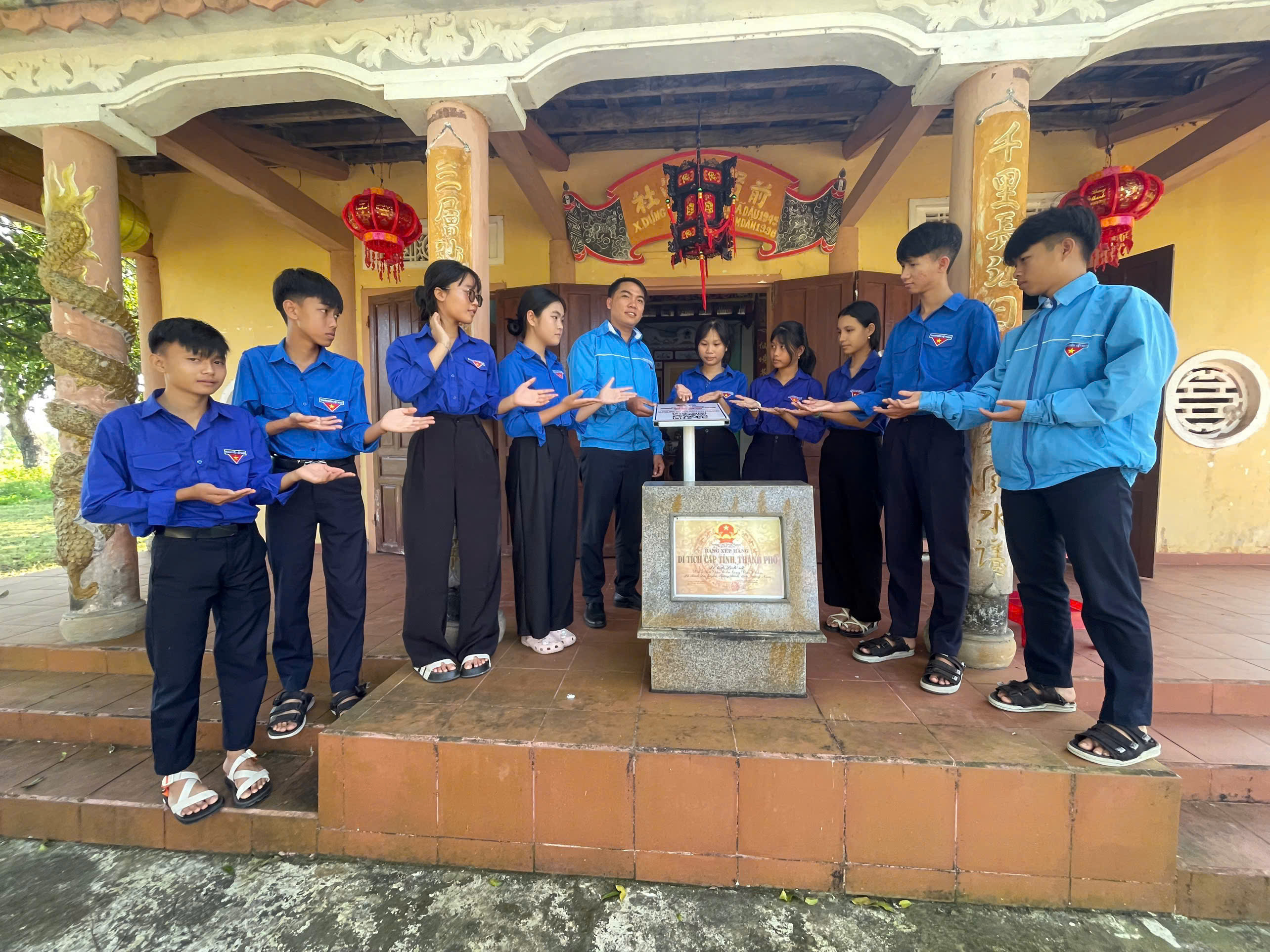 Thăng Trường: Triển khai hoạt động gắn mã QR tại di tích lịch sử