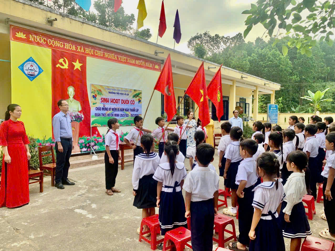 Phước Trà: Liên đội Trường Tiểu học Lê Lợi tổ chức sinh hoạt dưới cờ kỷ niệm 95 năm Ngày thành lập Đoàn TNCS Hồ Chí Minh