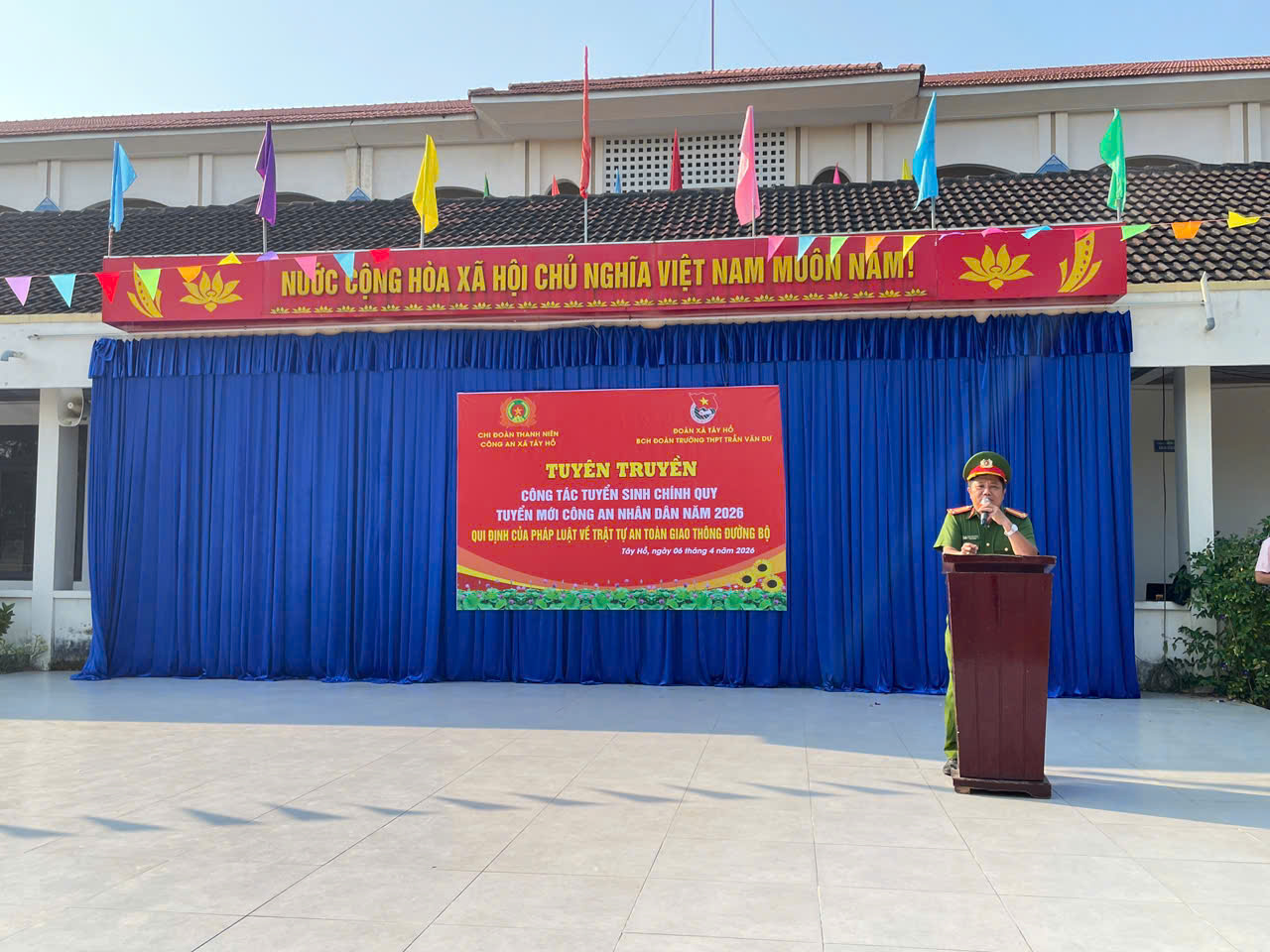 Đoàn xã Tây Hồ tổ chức tuyên truyền tuyển sinh Công an nhân dân và pháp luật an toàn giao thông năm 2026