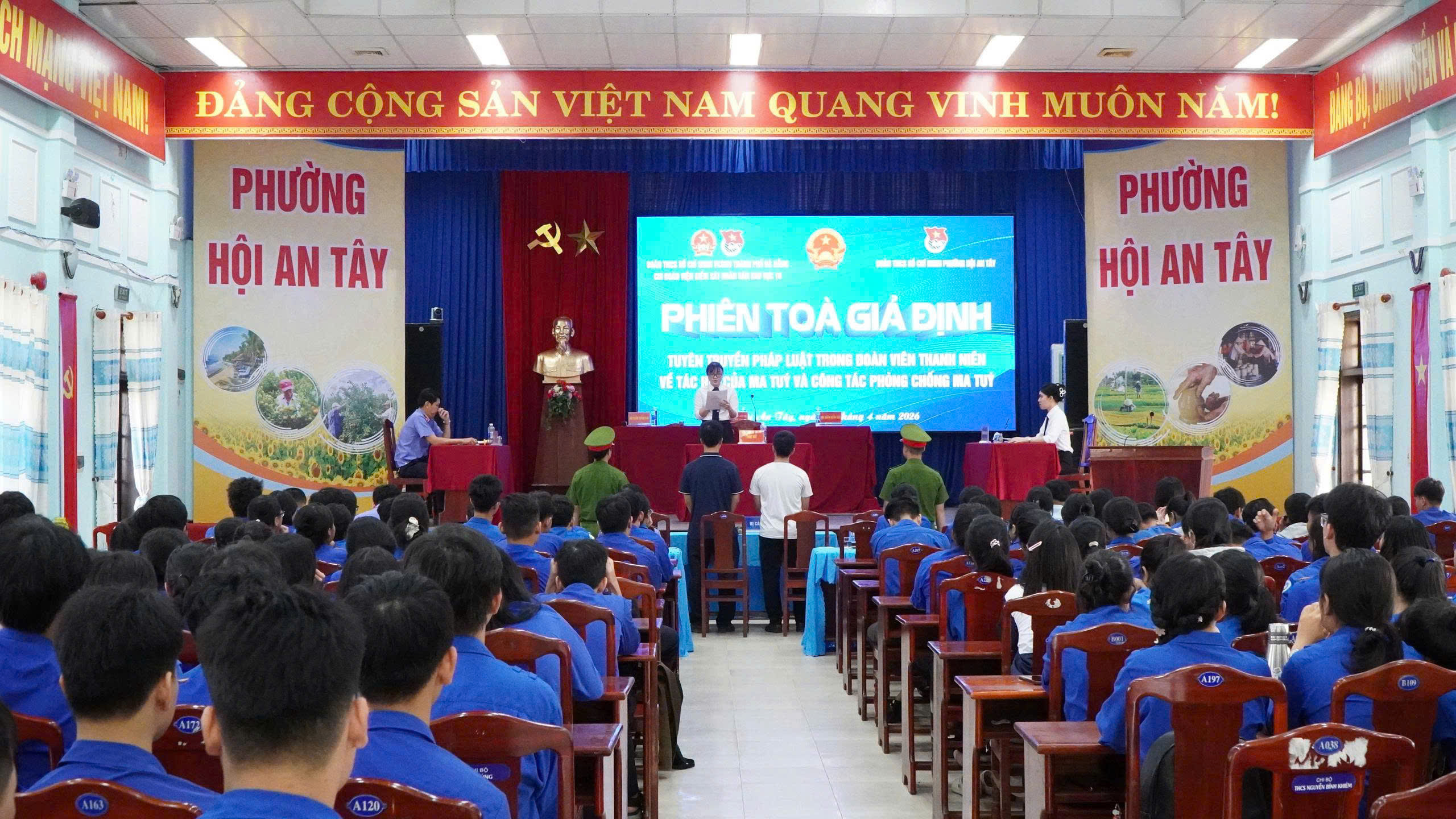 Phiên tòa giả định tuyên truyền pháp luật về phòng, chống ma túy trong học đường tại phường Hội An Tây
