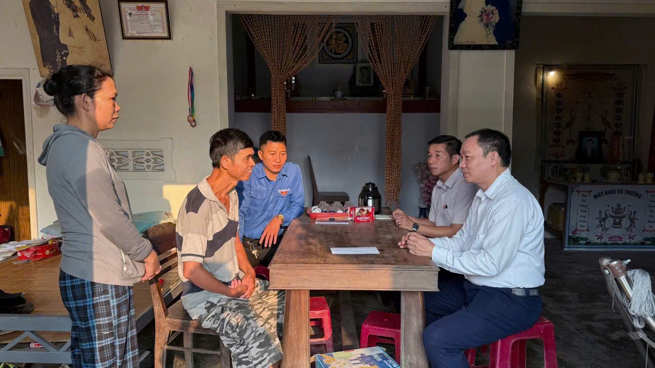 Xã Nông Sơn tổ chức thăm hỏi, tặng quà người khuyết tật