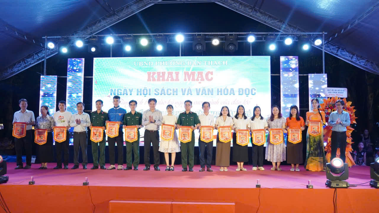 Đoàn phường Bàn Thạch tổ chức sôi nổi các hoạt động hưởng ứng Ngày hội Sách và ra mắt tuyến phố đi bộ năm 2026