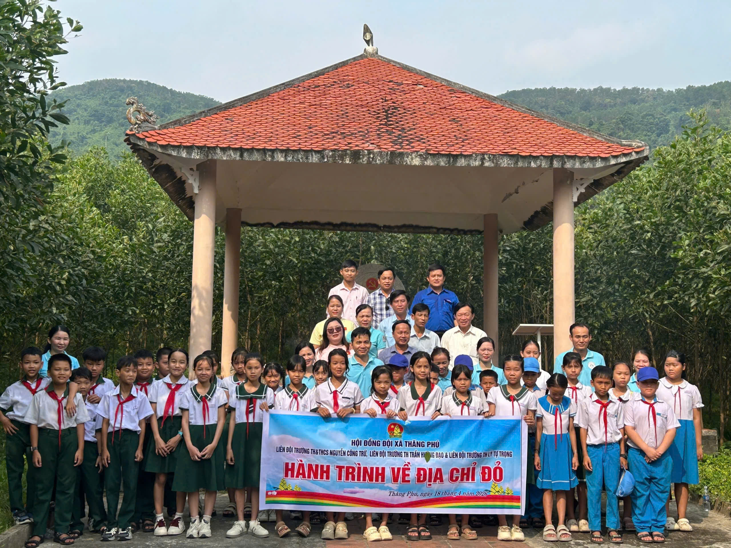 Hội đồng Đội xã Thăng Phú tổ chức hành trình về địa chỉ đỏ giáo dục truyền thống cho thiếu nhi