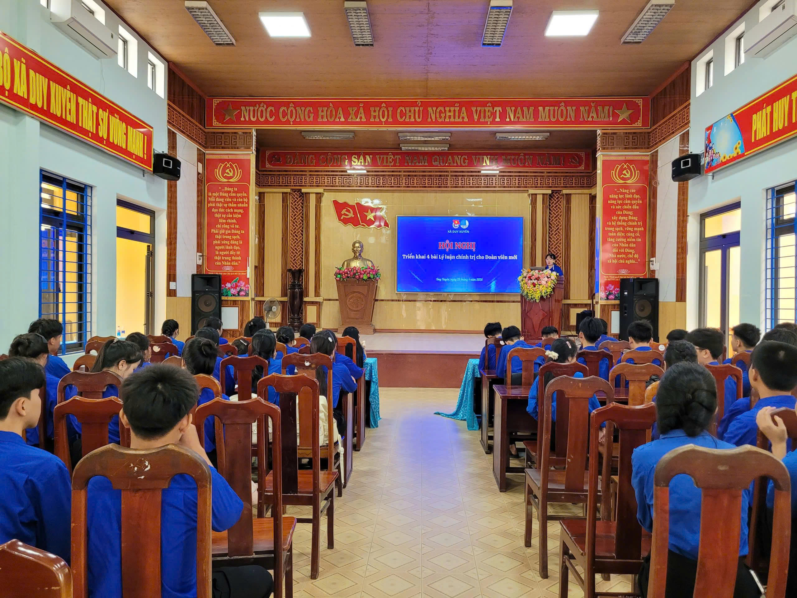 Duy Xuyên: Tổ chức hội nghị học tập 4 bài lý luận chính trị cho đoàn viên mới