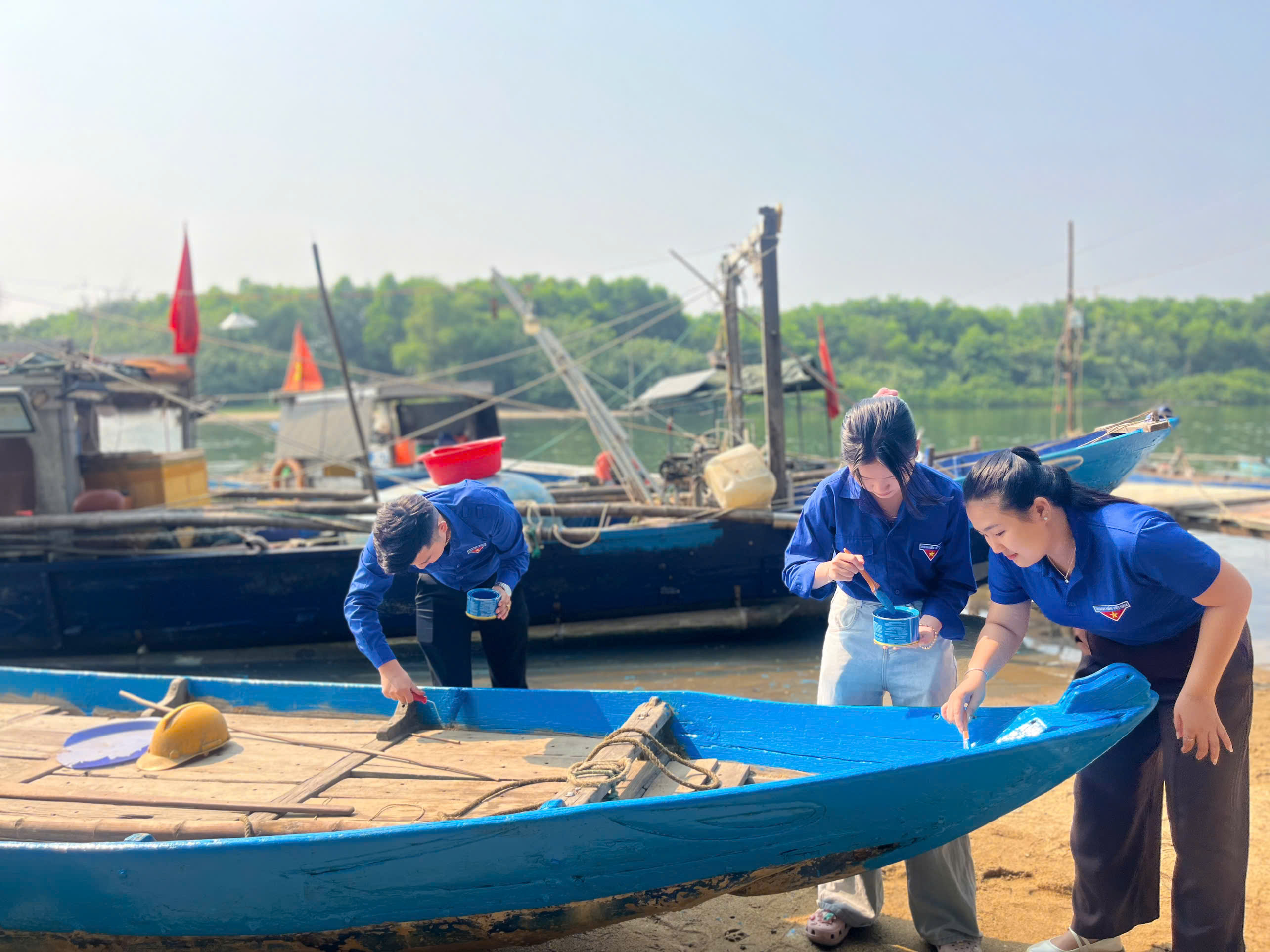 Tuổi trẻ Hải Vân đồng hành cùng ngư dân bám biển, phát triển kinh tế và bảo vệ Tổ quốc