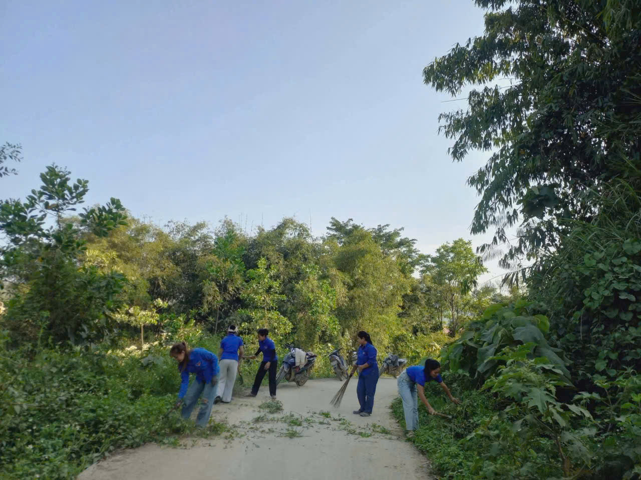 Tuổi trẻ Đắc Pring ra quân “Thứ Bảy tình nguyện” hưởng ứng các ngày lễ lớn