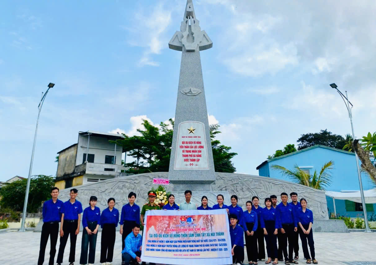 Đoàn xã Tam Hải: Tổ chức hành trình “Địa chỉ đỏ” và hoạt động tri ân tại Nghĩa trang Liệt sĩ