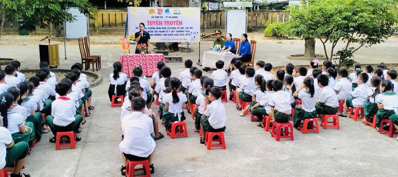 Đoàn xã Tam Hải phối hợp tổ chức tuyên truyền pháp luật cho học sinh Trường Tiểu học Trần Phú