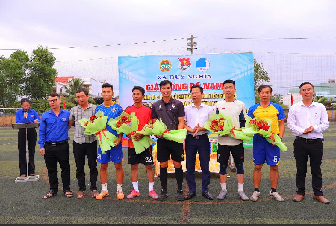 Sôi nổi Giải bóng đá nam xã Duy Nghĩa năm 2026