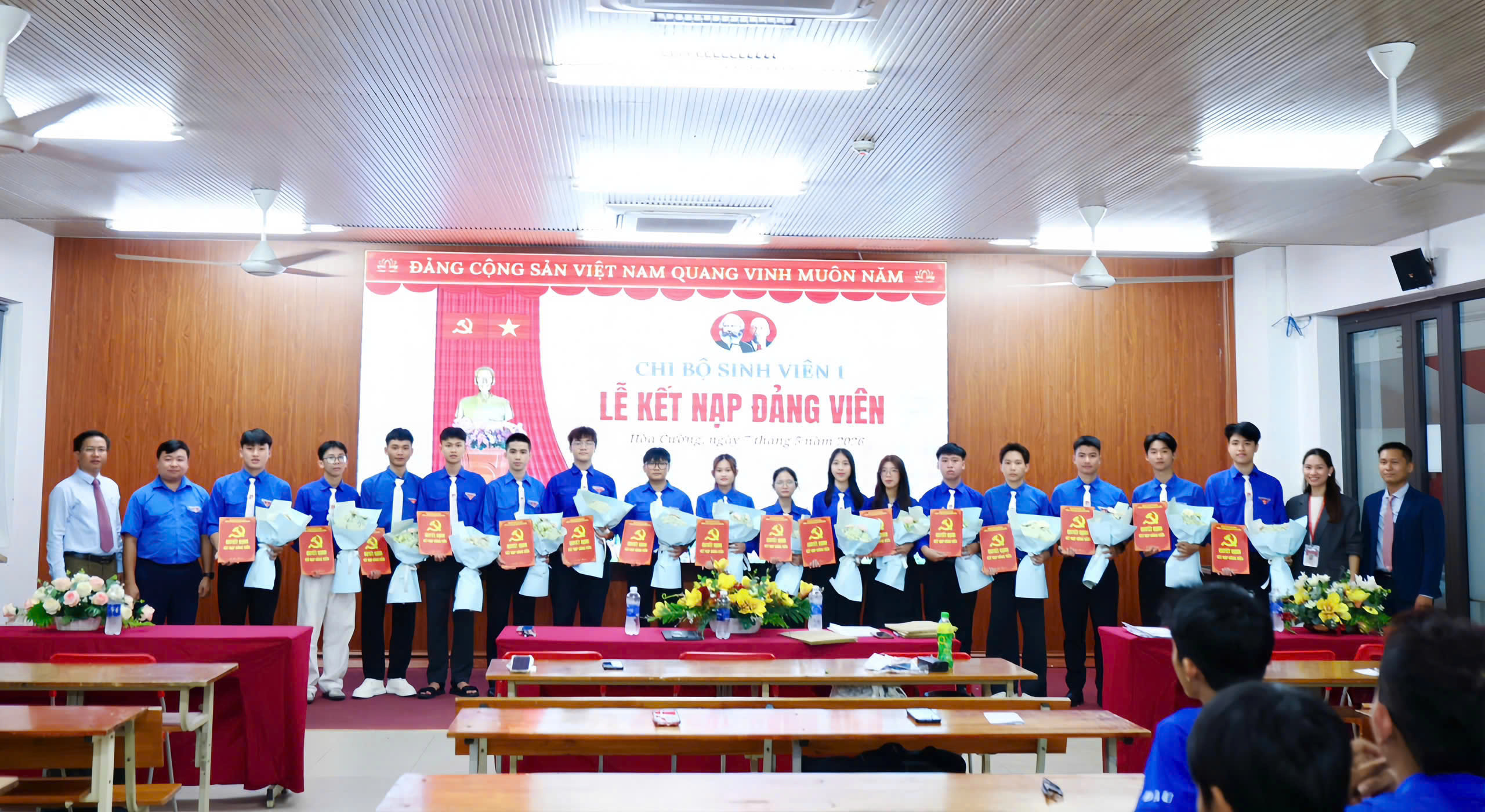 Đảng bộ Trường Đại học Kiến trúc Đà Nẵng: Lễ kết nạp Đảng viên mới – Tự hào tiếp bước dưới lá cờ Đảng