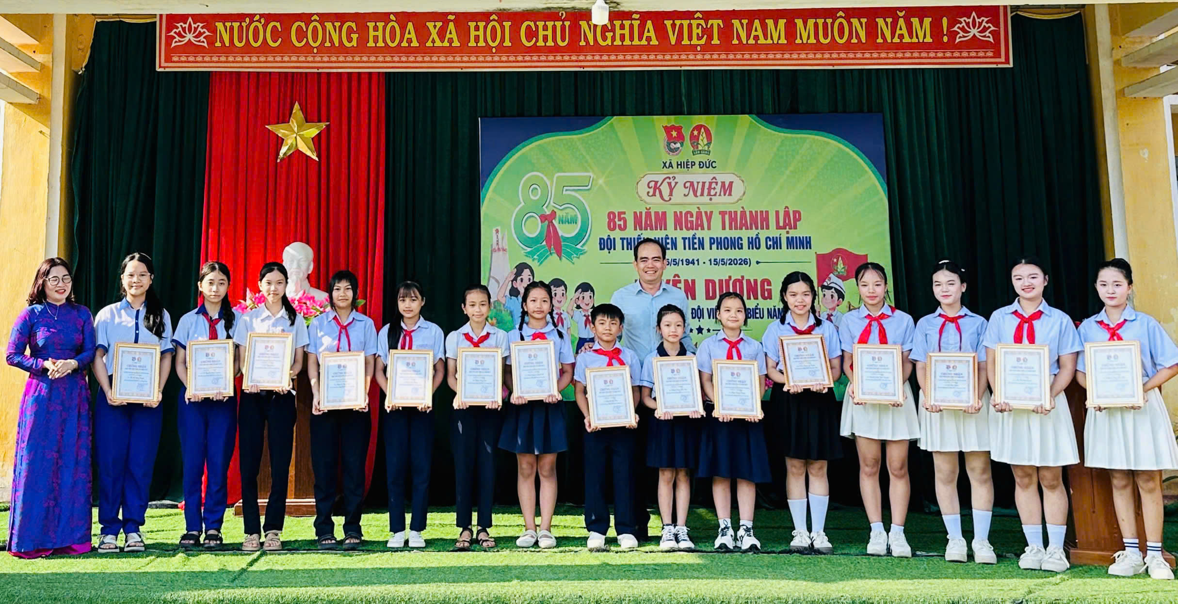 Hiệp Đức tổ chức lễ kỷ niệm 85 năm Ngày thành lập Đội Thiếu niên Tiền phong Hồ Chí Minh và tuyên dương giáo viên tổng phụ trách Đội, đội viên tiêu biểu năm học 2025 – 2026