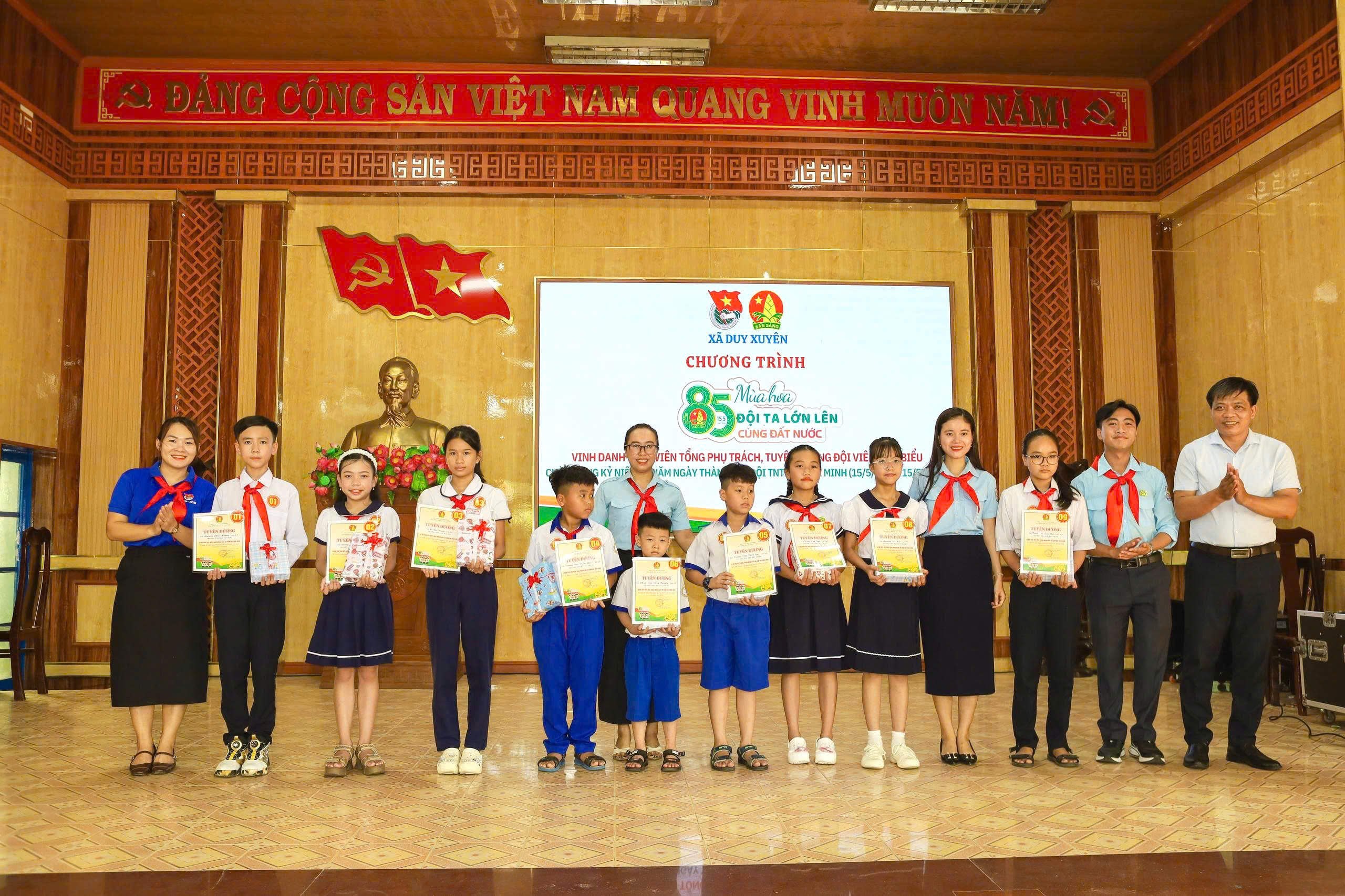 85 mùa hoa đội ta lớn lên cùng đất nước: xã Duy Xuyên vinh danh tổng phụ trách, tuyên dương đội viên tiêu biểu
