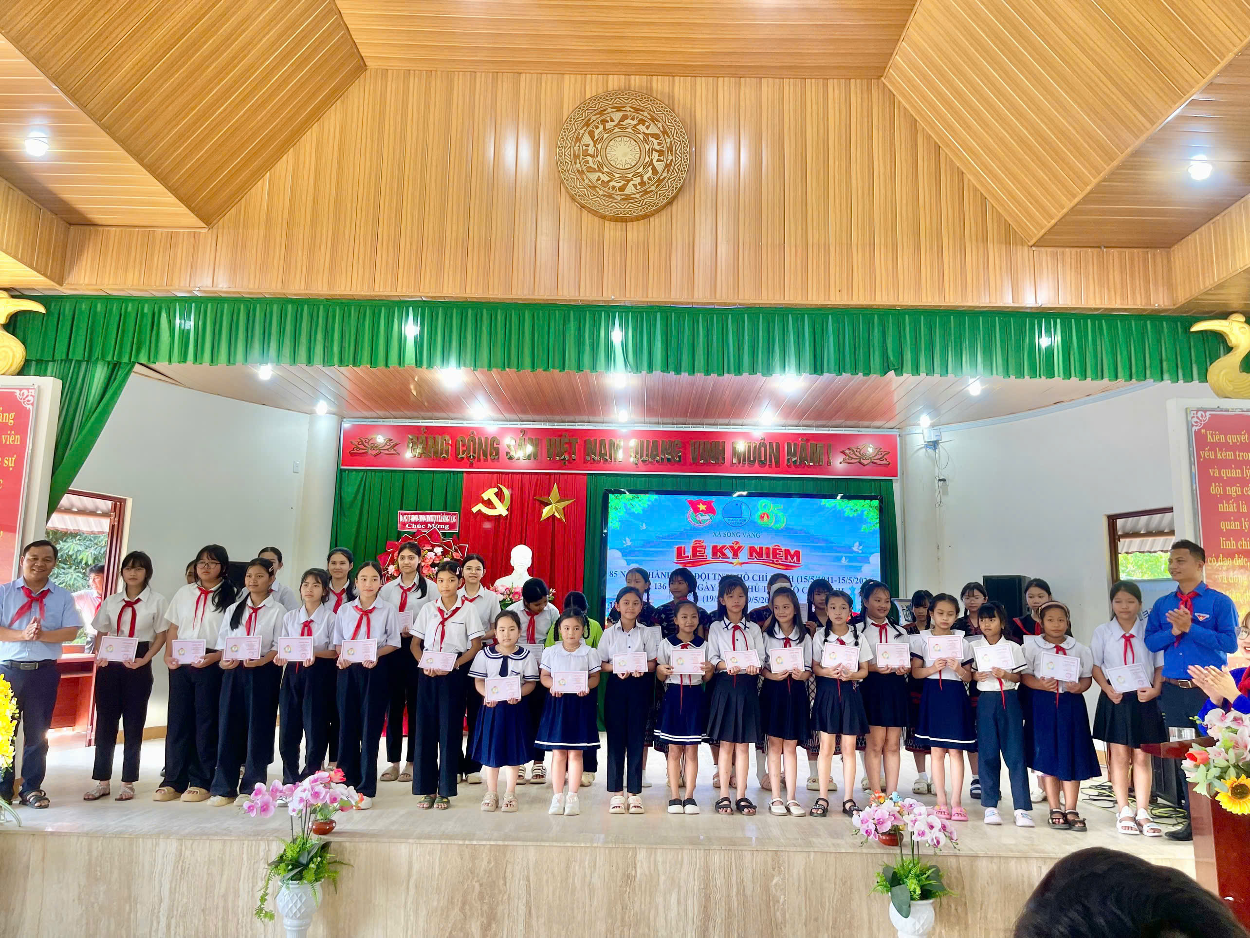 Đoàn Thanh niên - Hội đồng Đội xã Sông Vàng tổ chức Lễ kỷ niệm 85 năm thành lập Đội TNTP Hồ Chí Minh và 136 năm Ngày sinh Chủ tịch Hồ Chí Minh