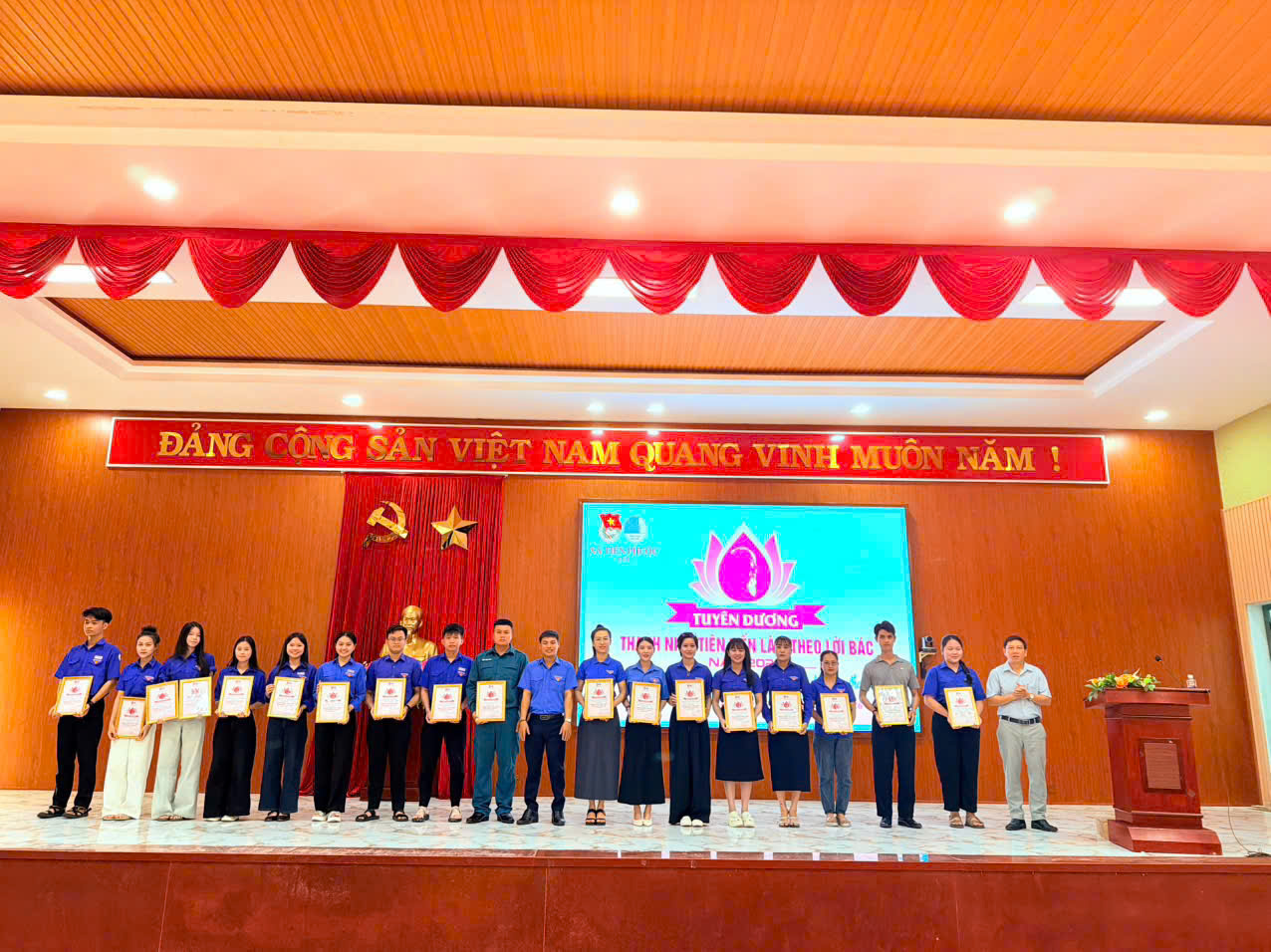 Đoàn TNCS Hồ Chí Minh xã Tiên Phước tổ chức sinh hoạt chính trị “Nhớ về Bác lòng ta trong sáng hơn”