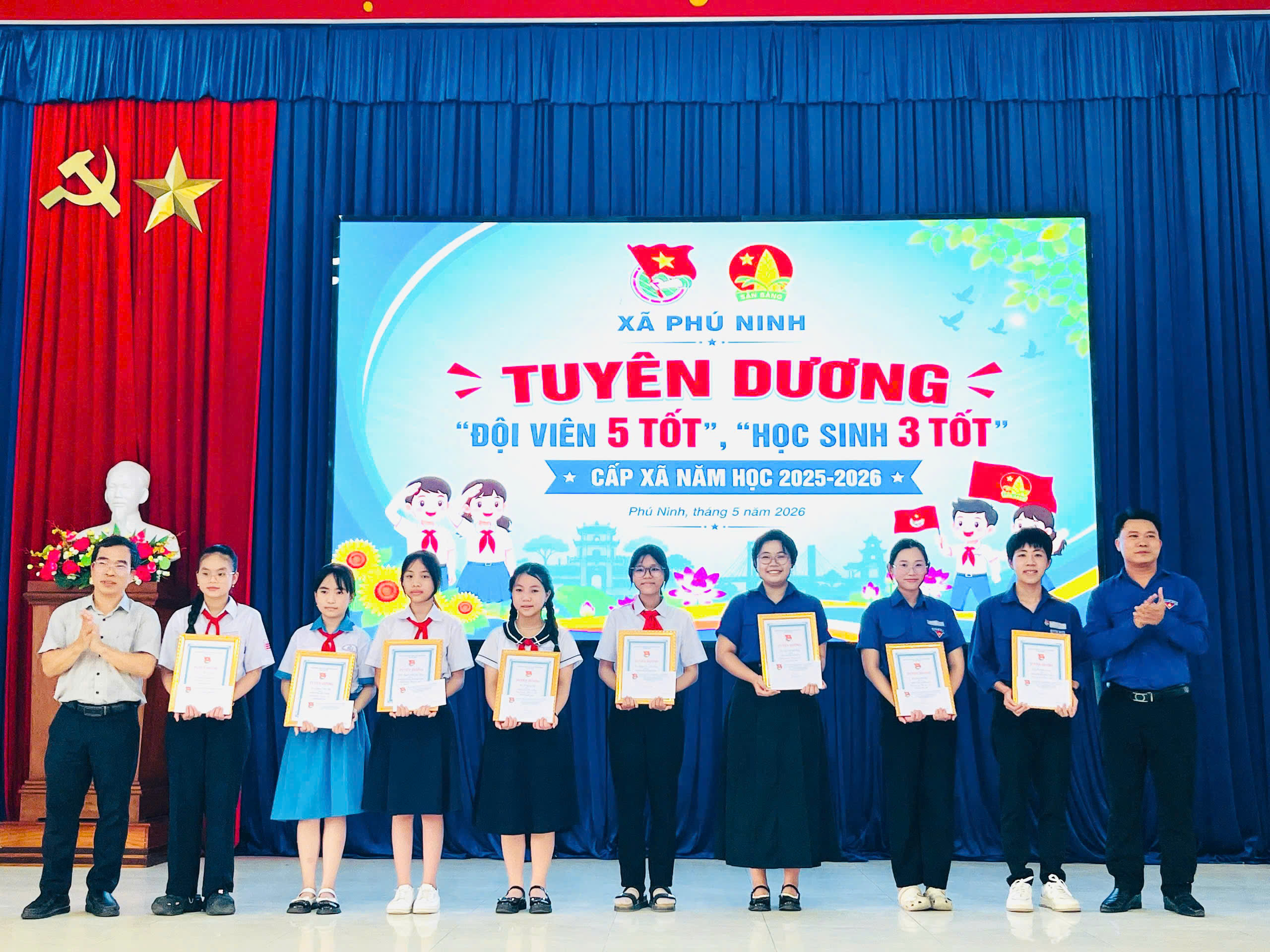 Đoàn xã Phú Ninh tổ chức sinh hoạt kỷ niệm 136 năm Ngày sinh Chủ tịch Hồ Chí Minh và 85 năm Ngày thành lập Đội TNTP Hồ Chí Minh