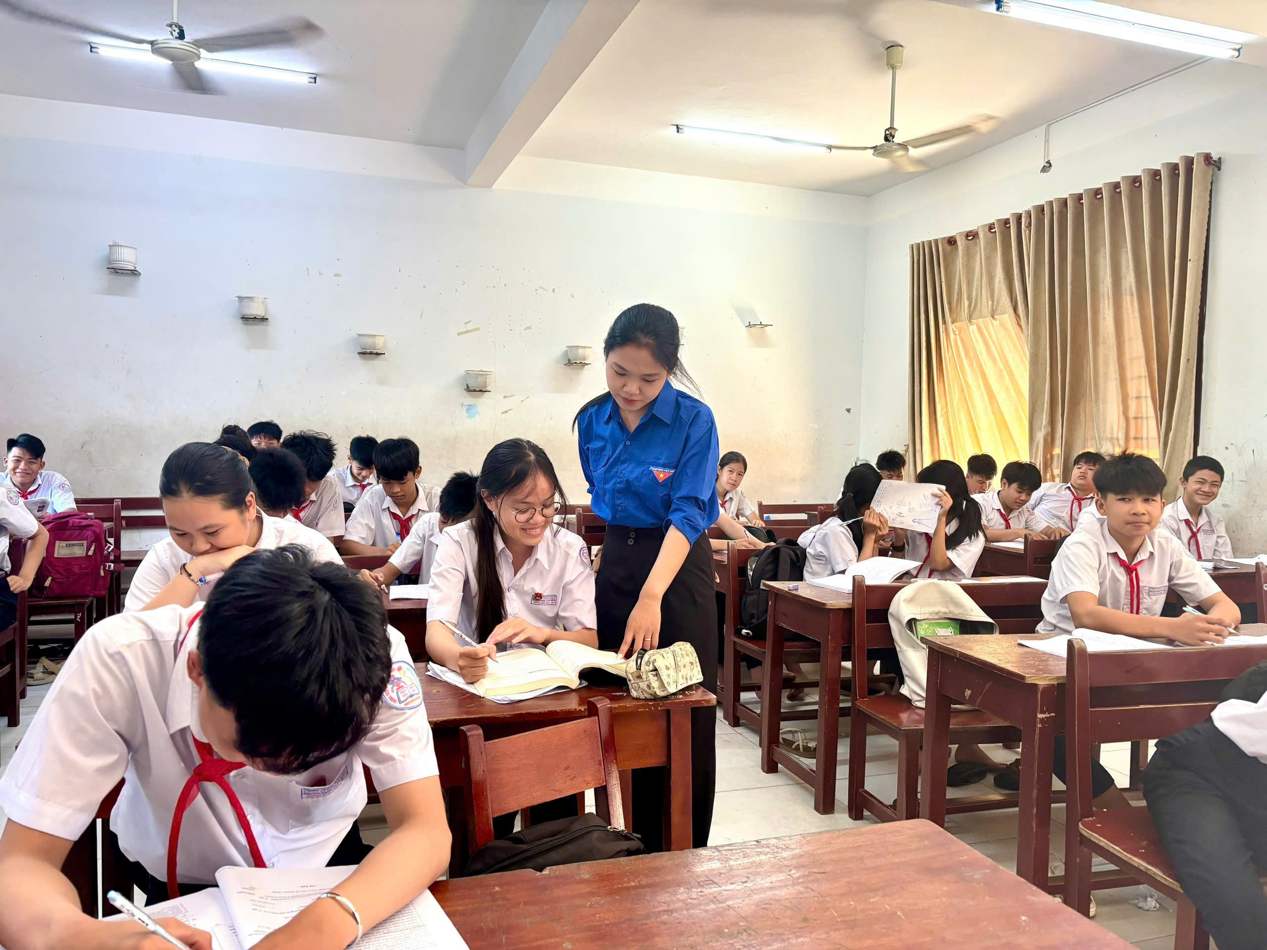 Tại Điện Bàn Đông, các Chi đoàn trường THCS tổ chức ôn tập cho học sinh lớp 9 chuẩn bị kỳ thi tuyển sinh vào lớp 10