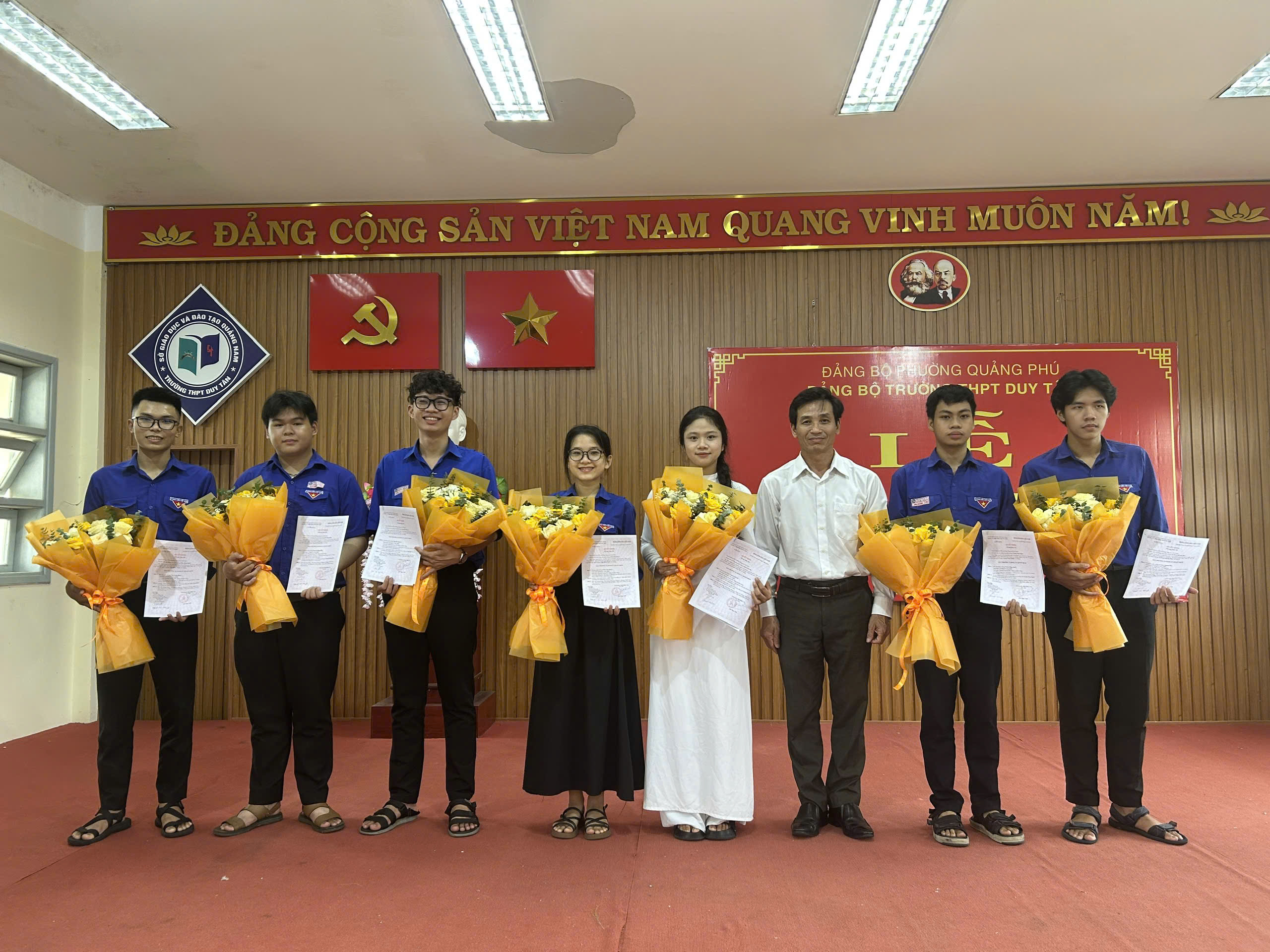 Trường THPT Duy Tân, phường Quảng Phú: điểm sáng trong công tác phát triển đảng viên