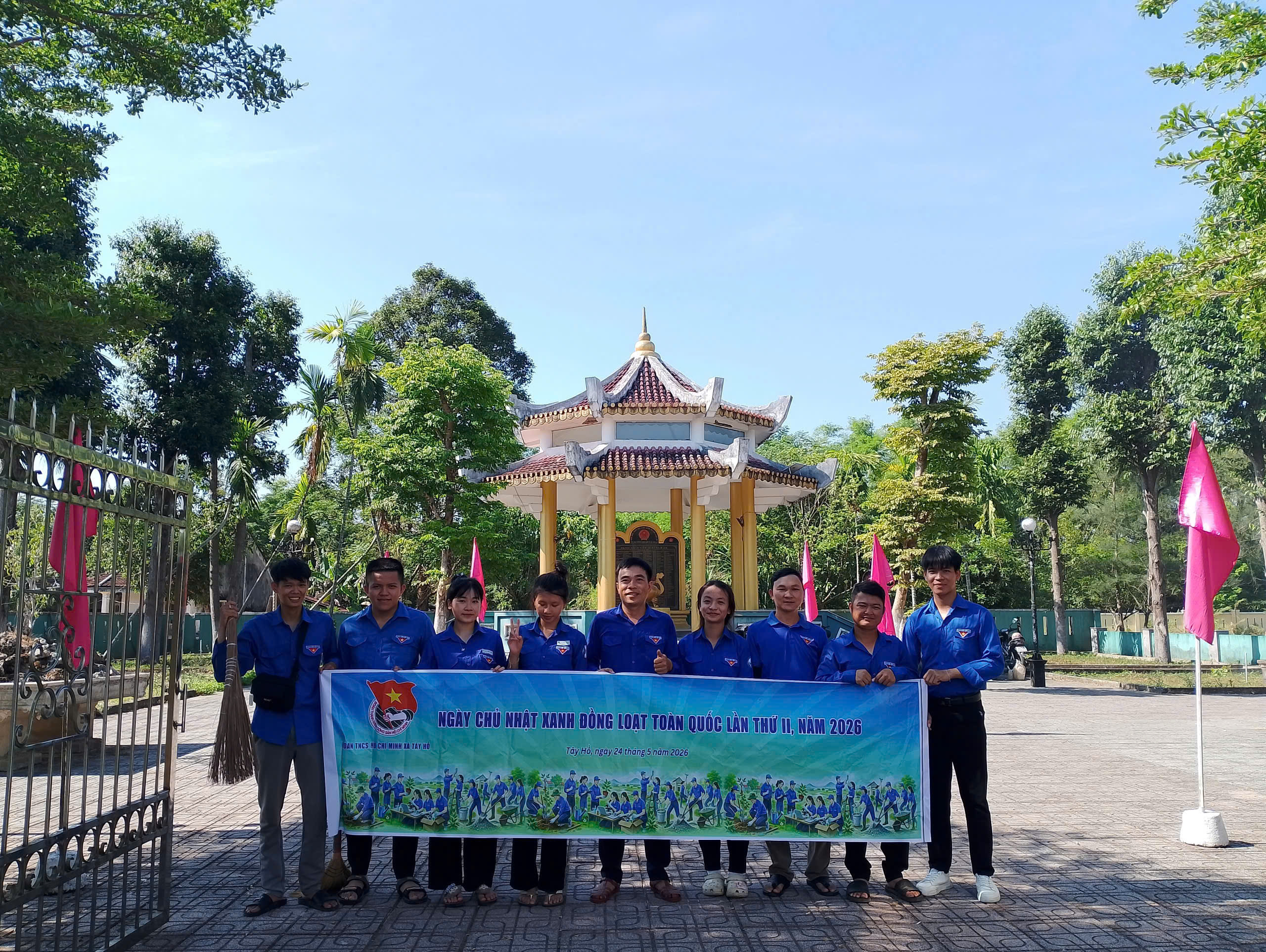 Đoàn xã Tây Hồ ra quân “Ngày Chủ nhật xanh” và tiếp tục chương trình “Tiếp sức mùa thi” năm 2026