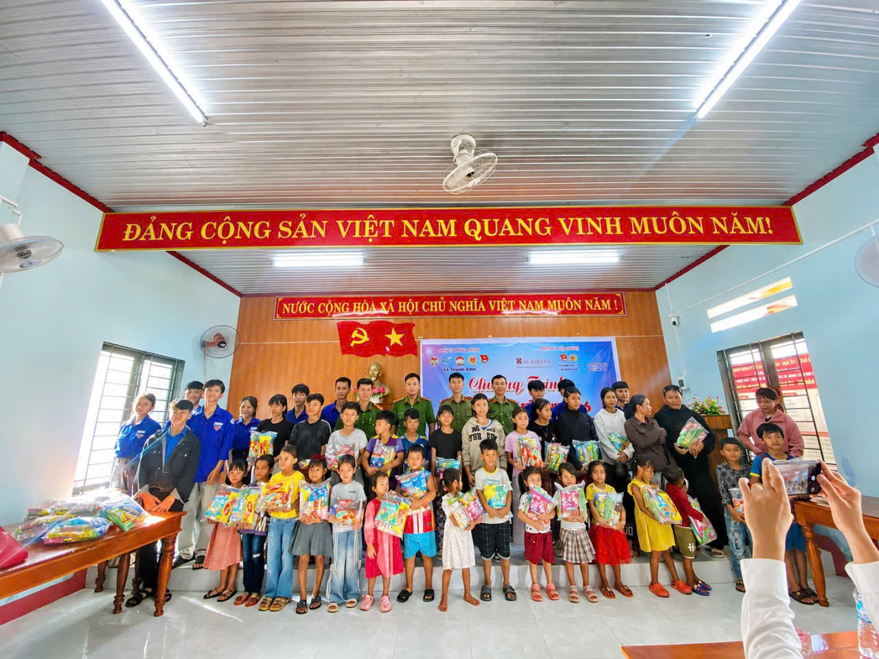 Thạnh Bình tổ chức chương trình Quốc tế Thiếu nhi 1/6 kết hợp tuyên truyền phòng, chống đuối nước cho trẻ em đồng bào Cor