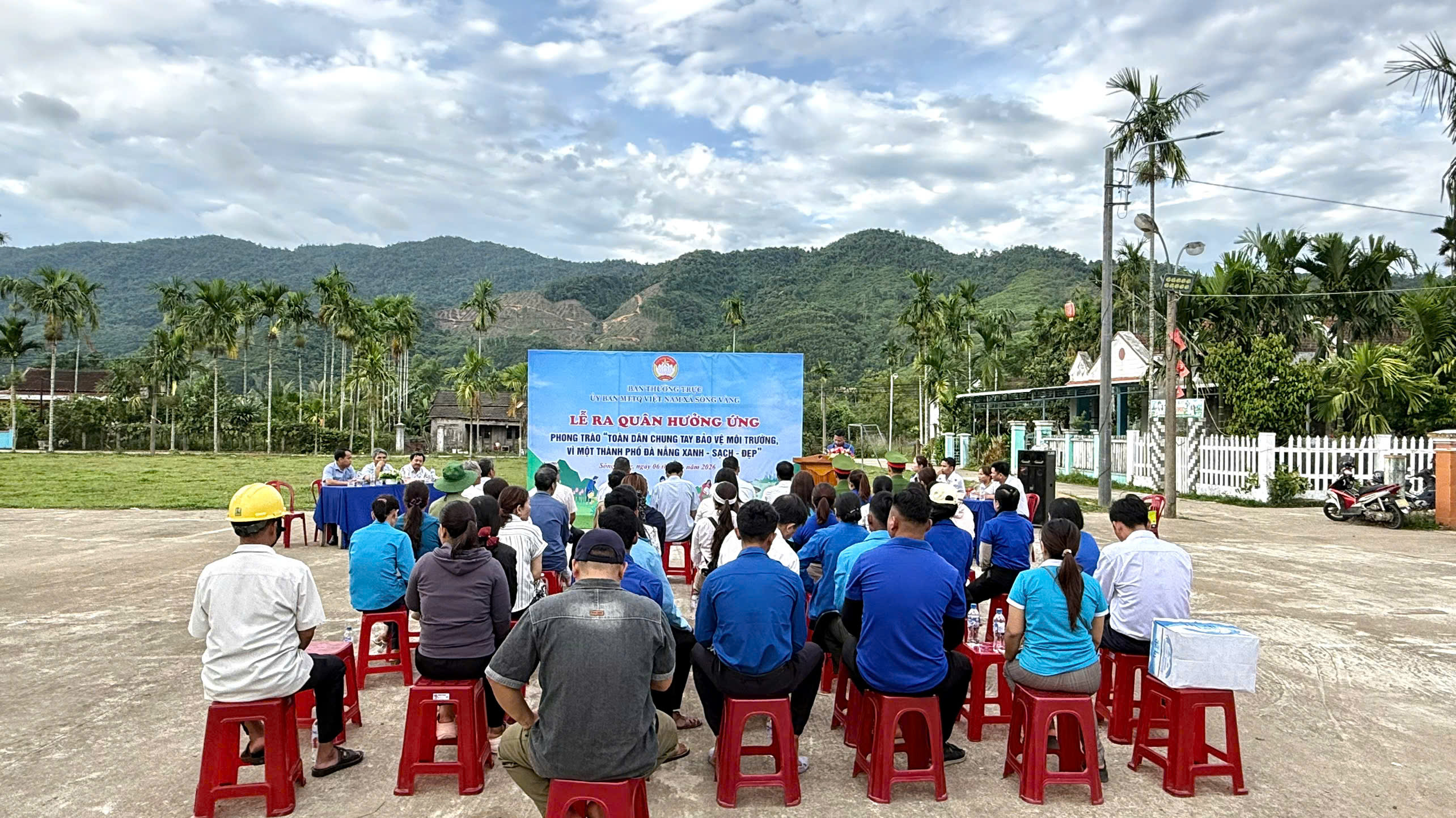 Tuổi trẻ Sông Vàng tích cực tham gia phong trào “Toàn dân chung tay bảo vệ môi trường vì một thành phố Đà Nẵng xanh - sạch - đẹp”