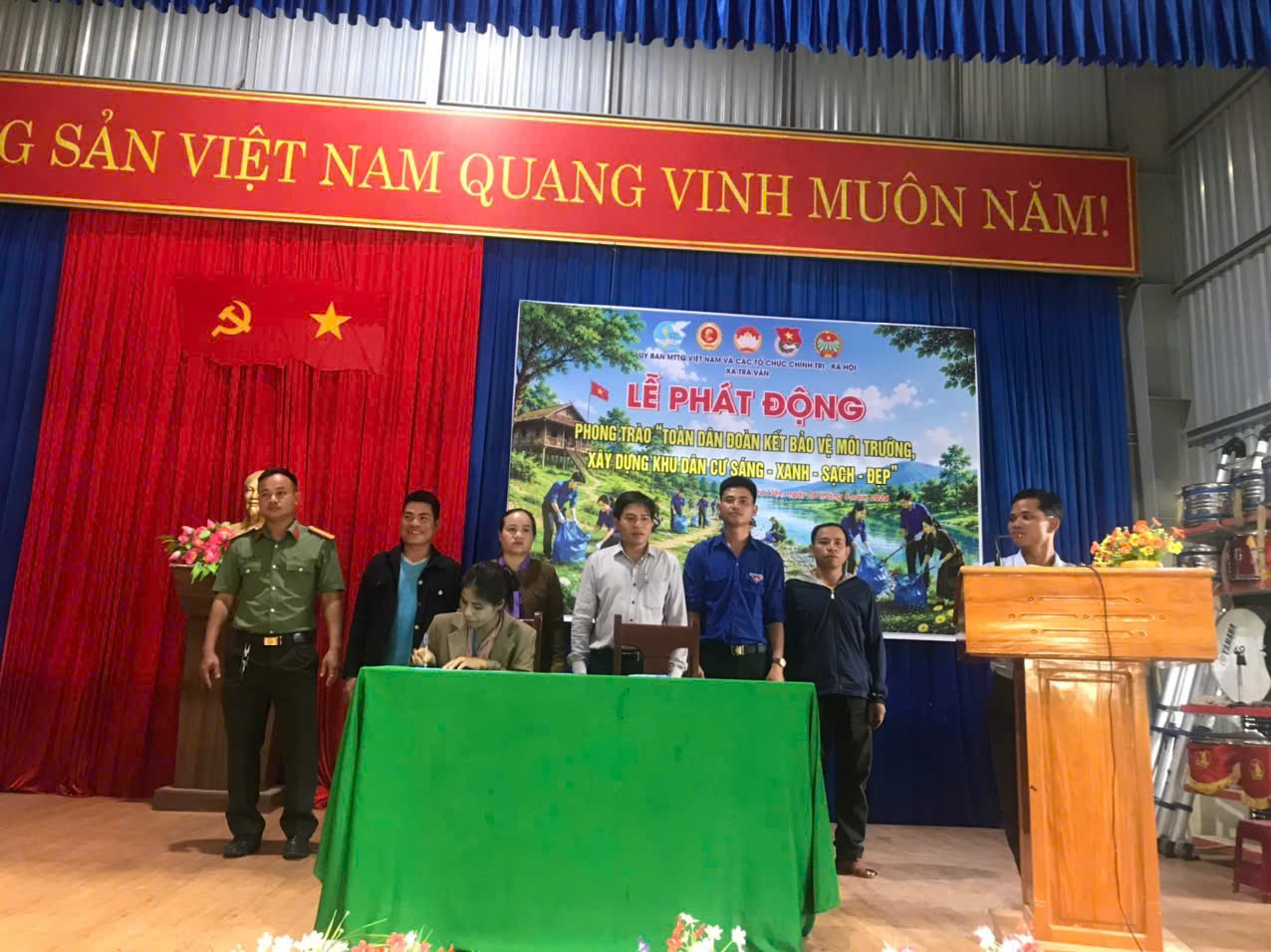 Đoàn xã Trà Vân tham gia lễ phát động phong trào “Toàn dân đoàn kết bảo vệ môi trường, xây dựng khu dân cư sáng - xanh - sạch - đẹp”