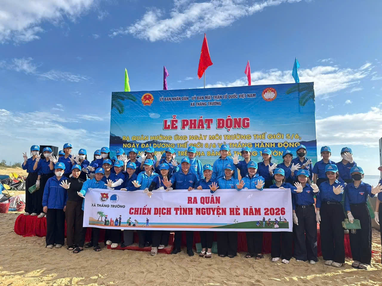 Tuổi trẻ Thăng Trường ra quân bảo vệ môi trường