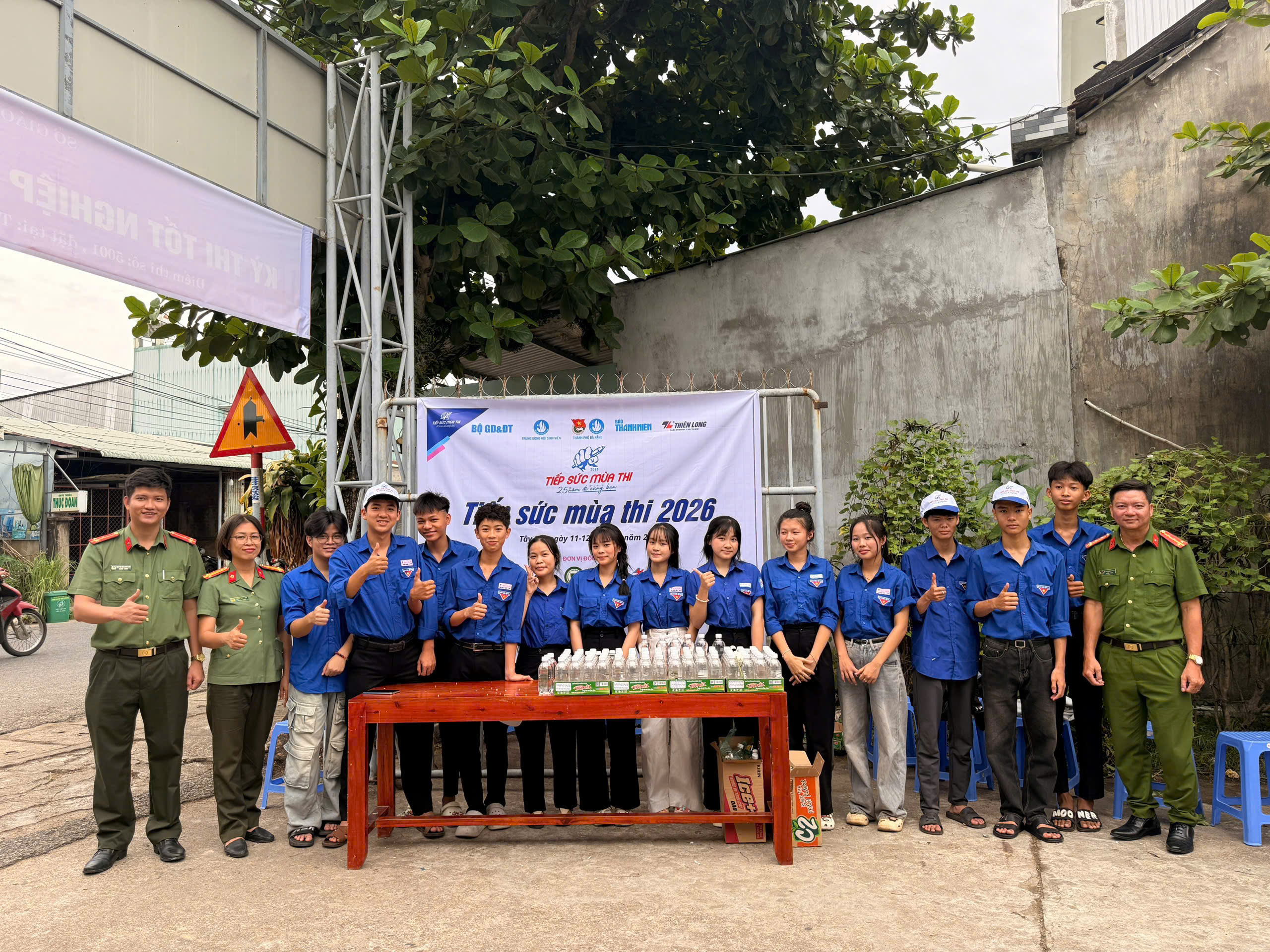 Đoàn xã Tây Hồ ra quân chương trình “Tiếp sức mùa thi” năm 2026