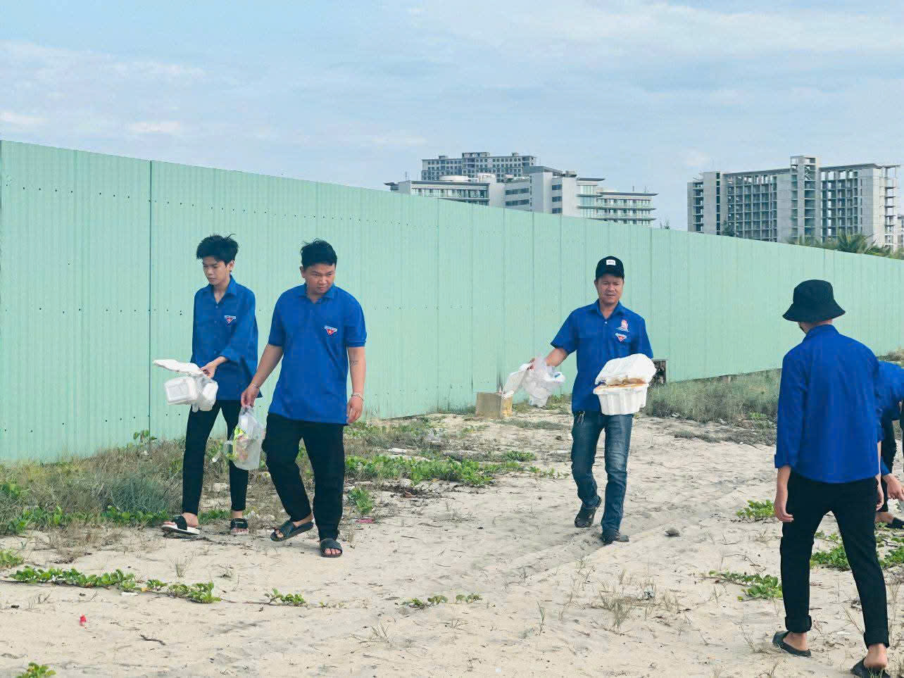 Đoàn phường Điện Bàn Đông hưởng ứng Ngày Chủ nhật xanh