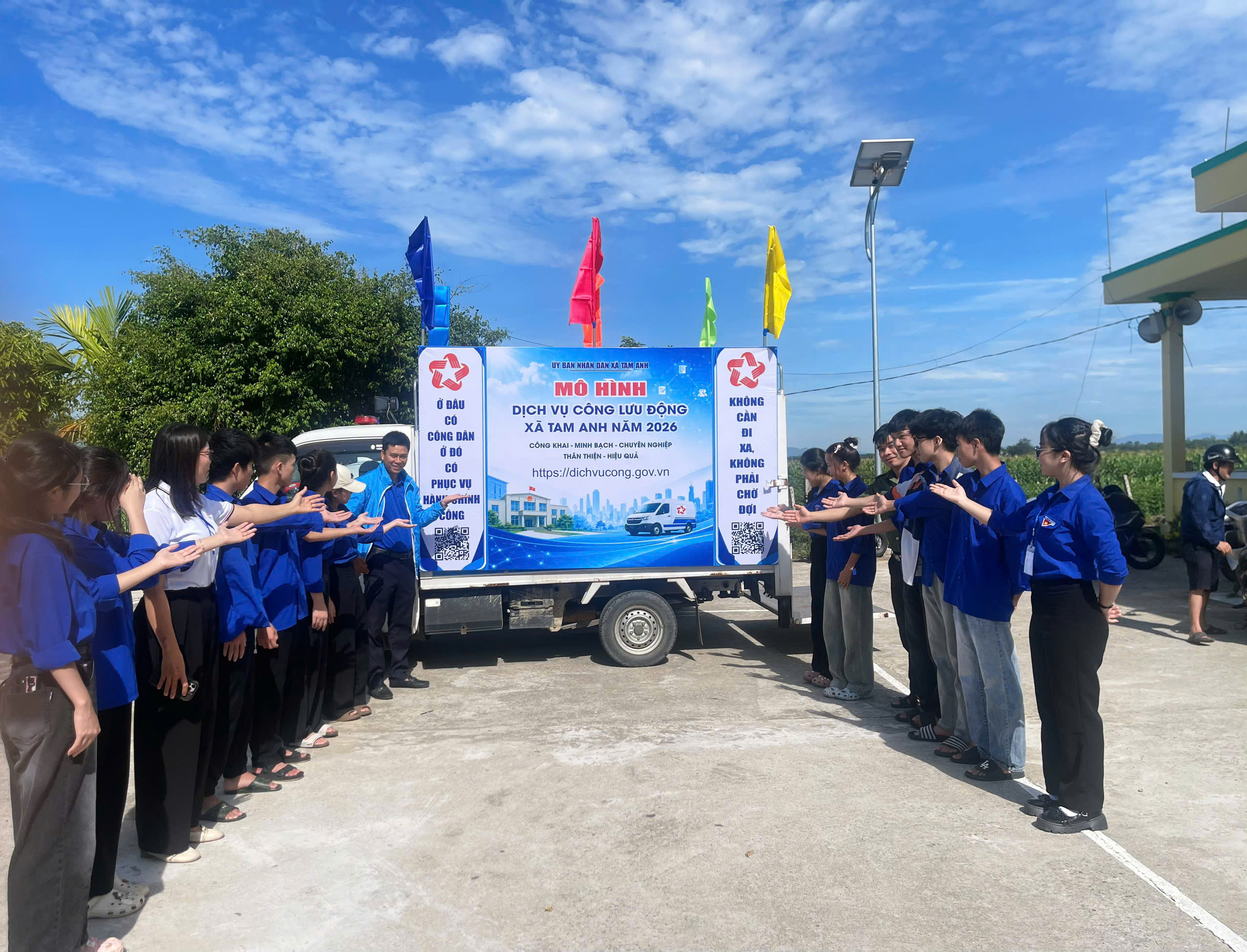 Đoàn xã Tam Anh phối hợp ra mắt mô hình “Dịch vụ công lưu động”, đưa thủ tục hành chính đến gần Nhân dân