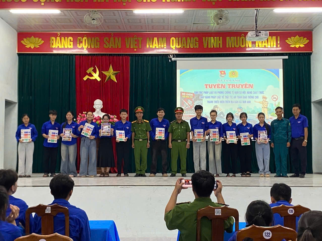 Đoàn Thanh niên xã Tam Anh tổ chức tuyên truyền pháp luật và ra mắt mô hình “Khu dân cư không có thanh niên mắc tệ nạn xã hội”