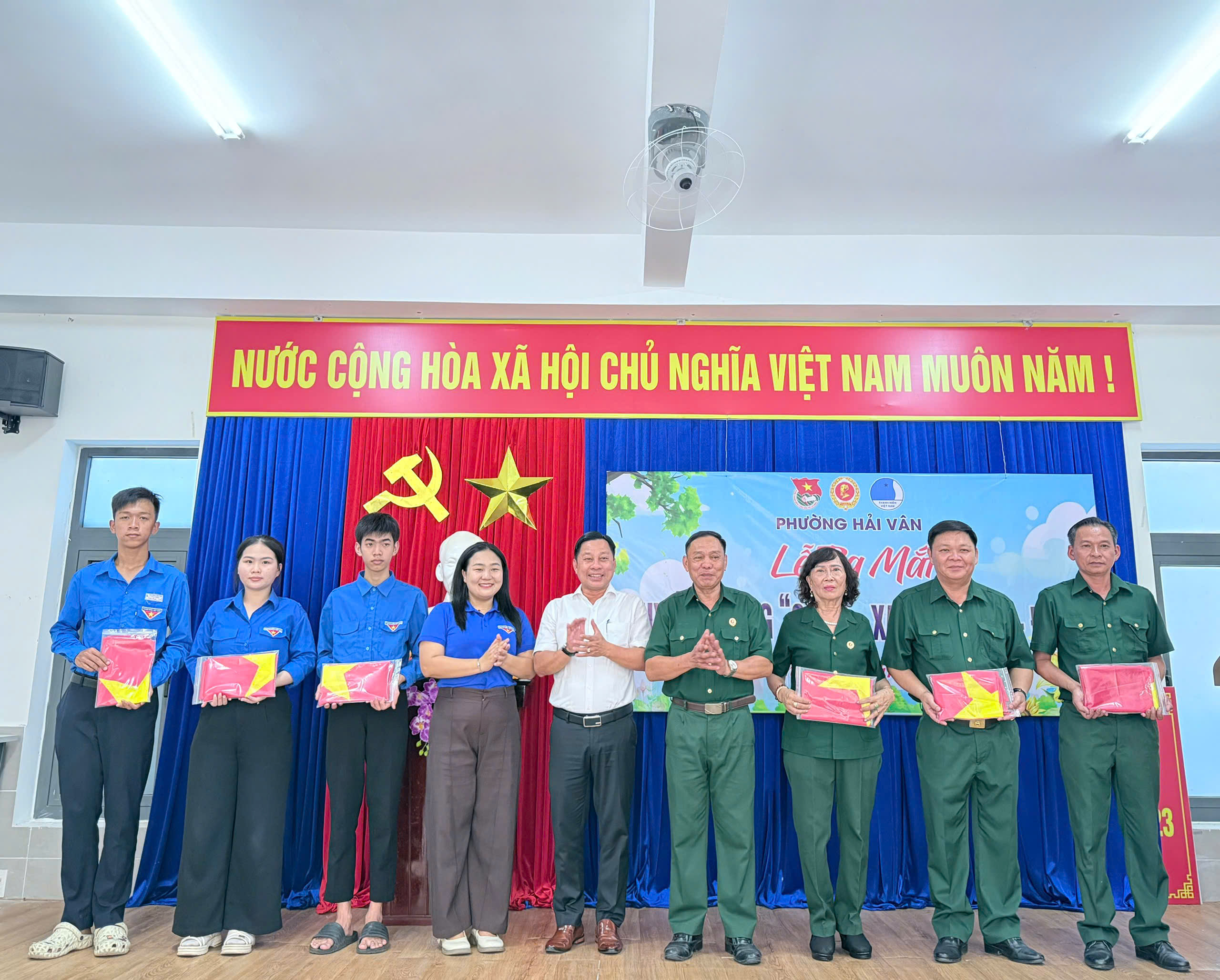 Đoàn Thanh niên - Hội Liên hiệp Thanh niên Việt Nam phường Hải Vân ra mắt tuyến đường kiểu mẫu xanh - sạch - đẹp