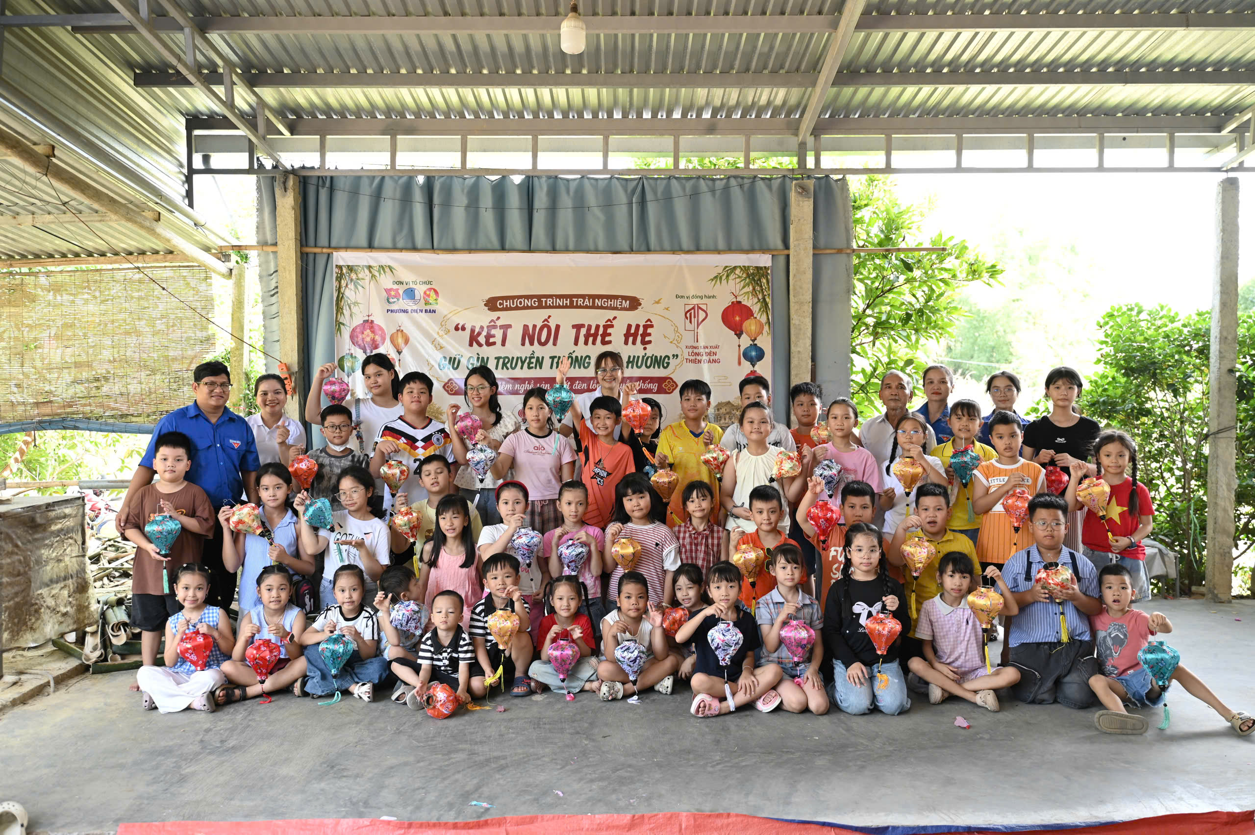 Điện Bàn tổ chức chương trình trải nghiệm “Kết nối thế hệ - Giữ gìn truyền thống quê hương”