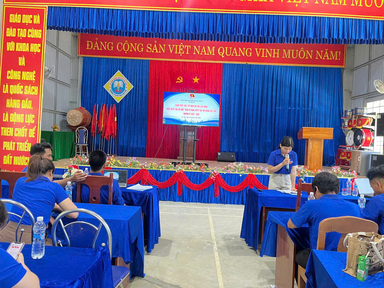 Tuổi trẻ Trà Vân tổ chức học tập, quán triệt các nghị quyết của Đảng, Mặt trận và Đoàn toàn quốc